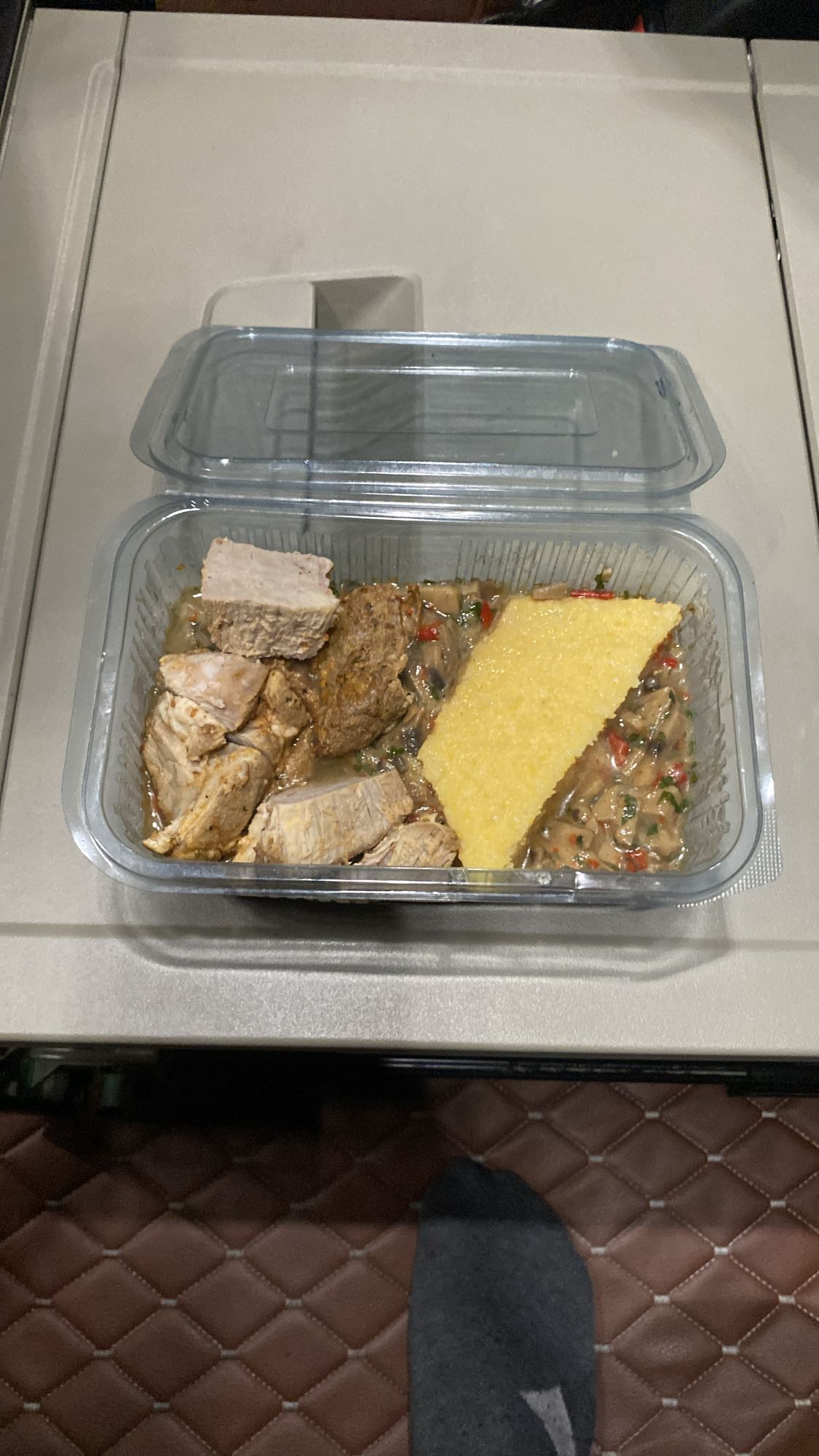 Tocană cu mămăligă