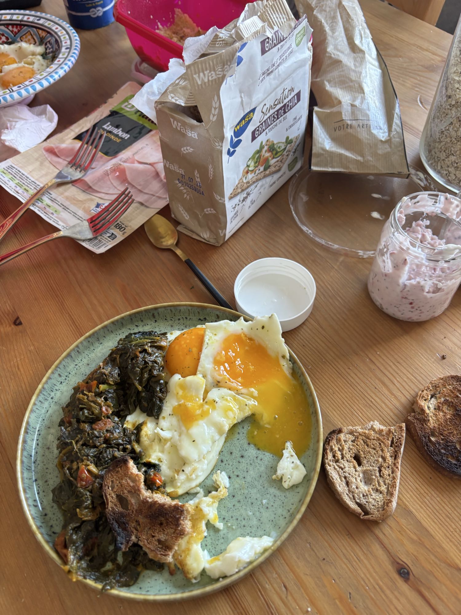 Œufs et légumes verts