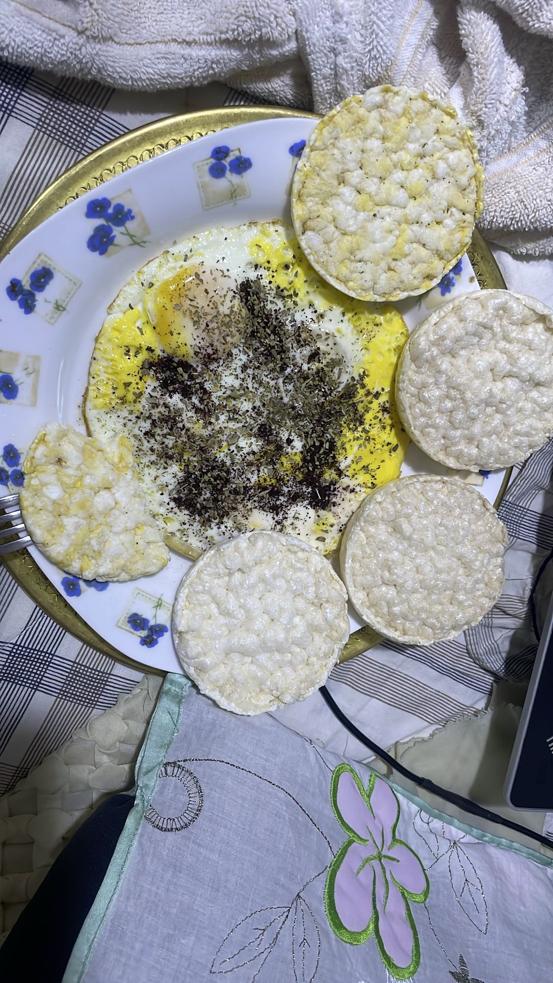 Eggs with rice cakes