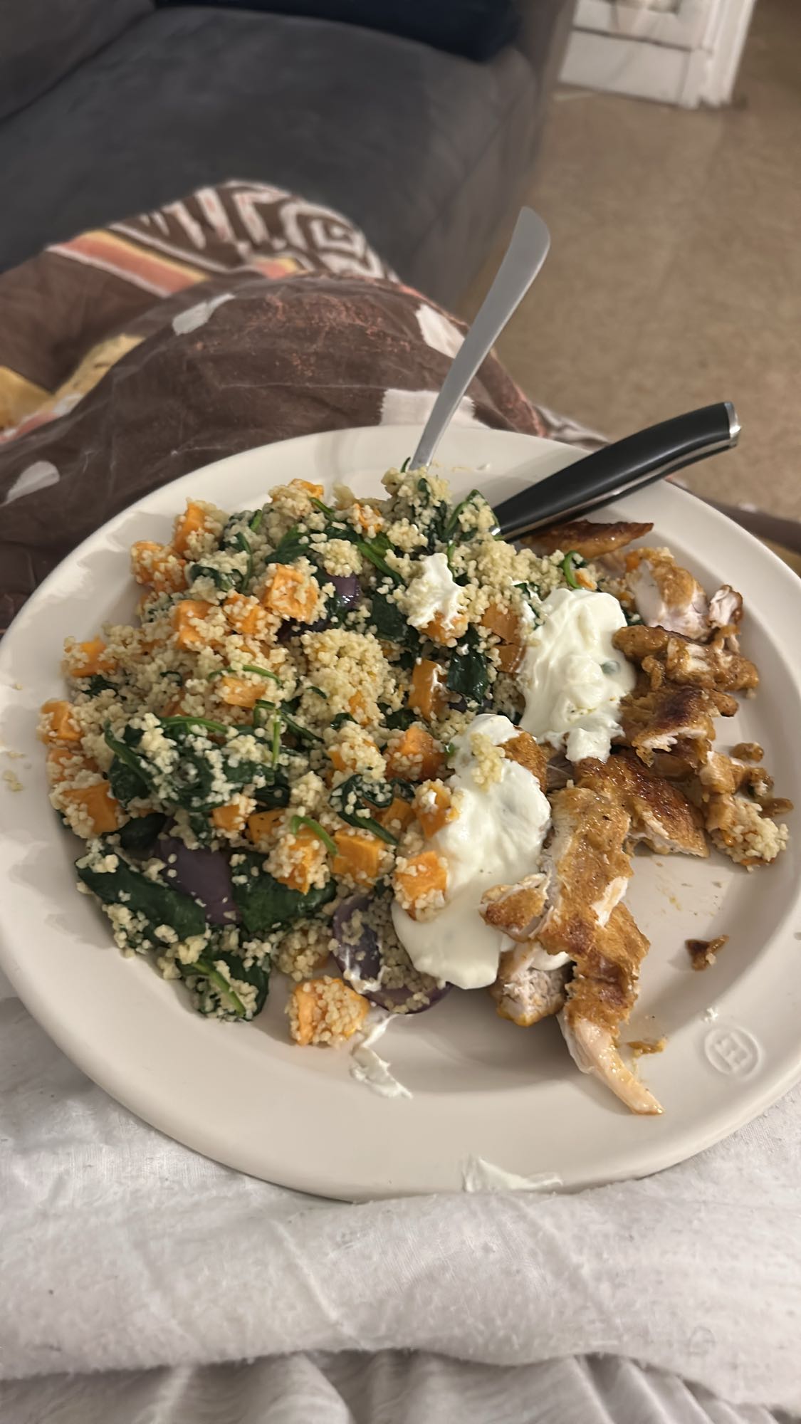 Poulet, couscous et légumes