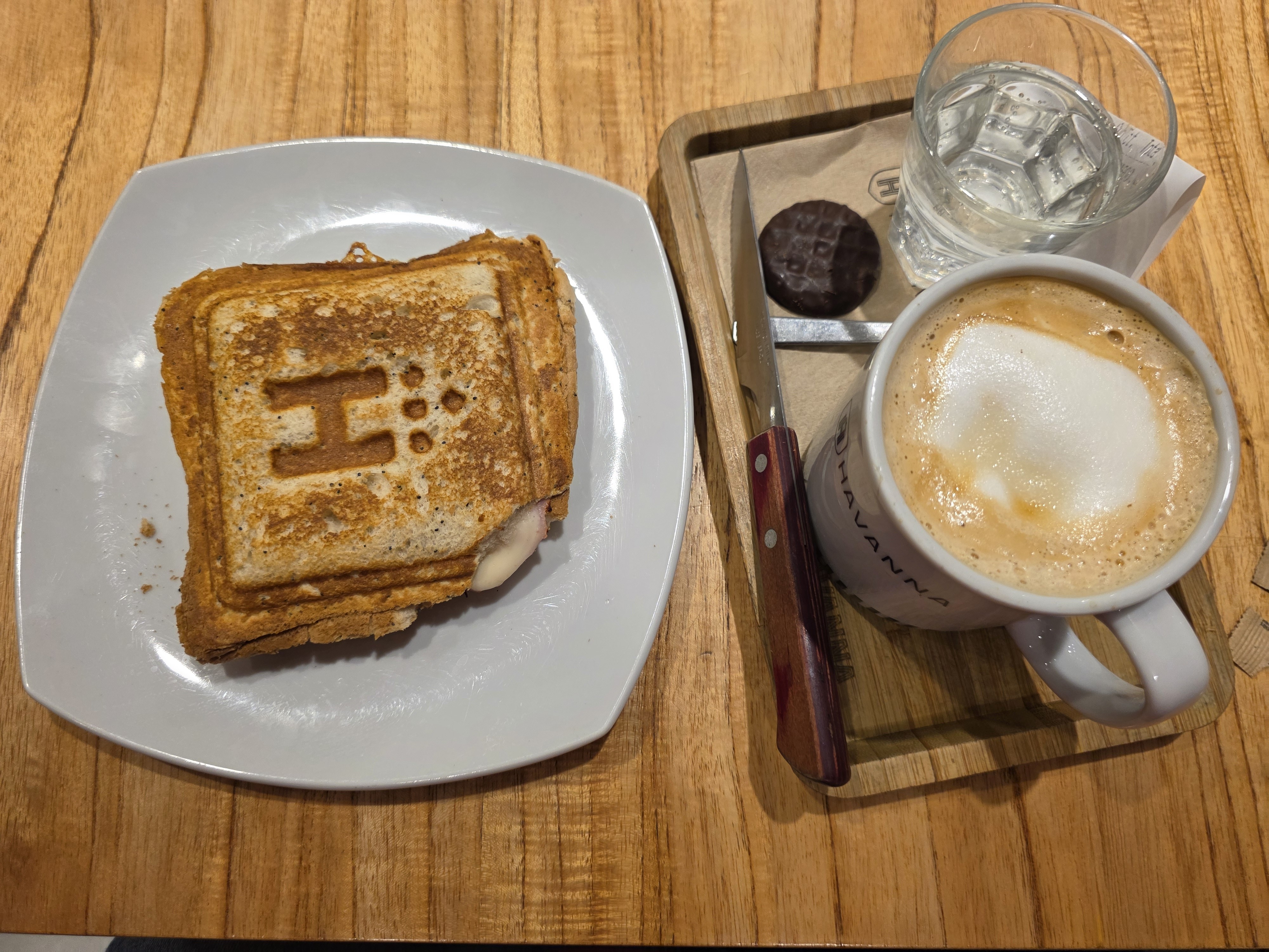 Tostado y café con alfajor