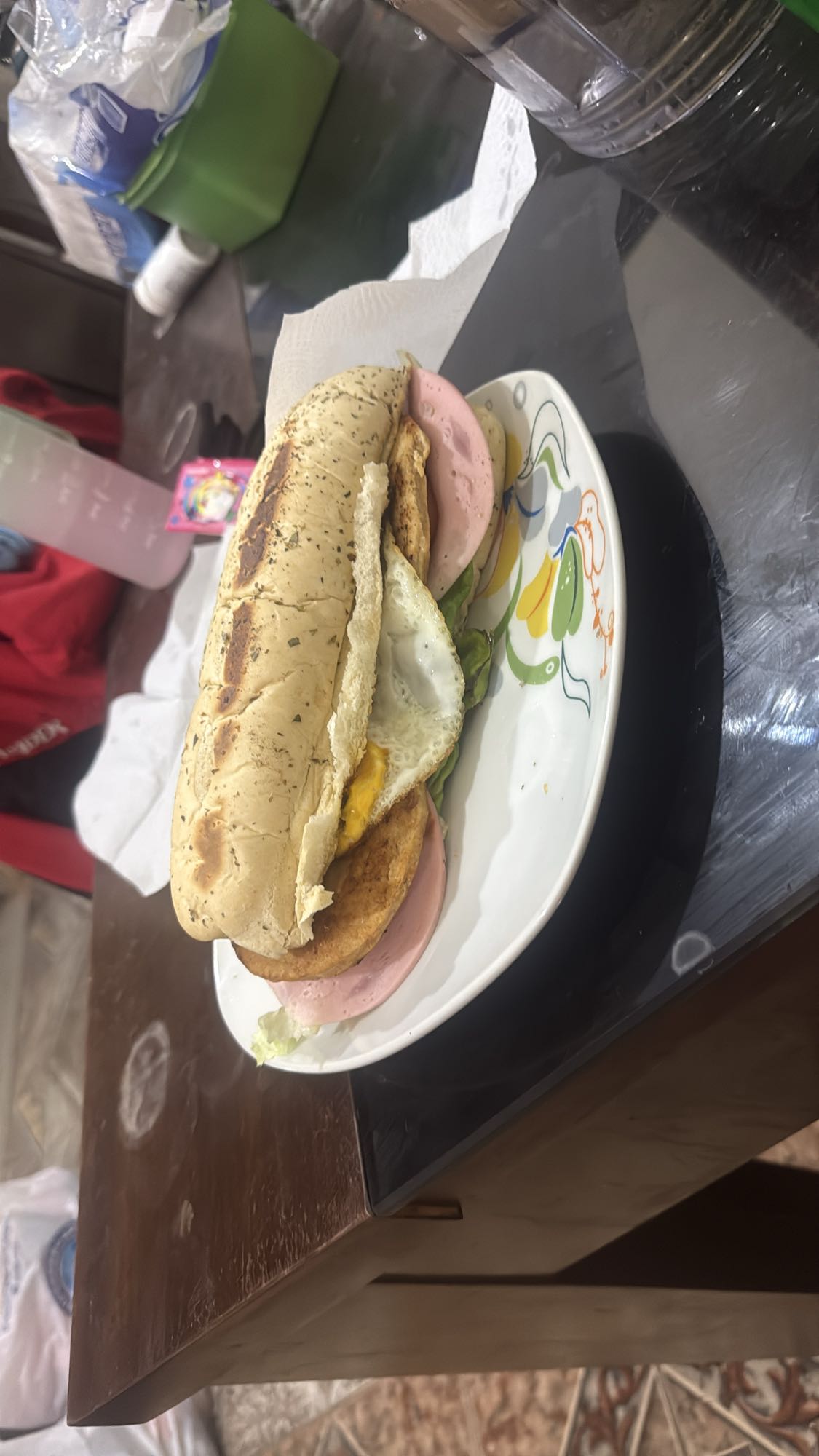 Sándwich con huevo y jamón