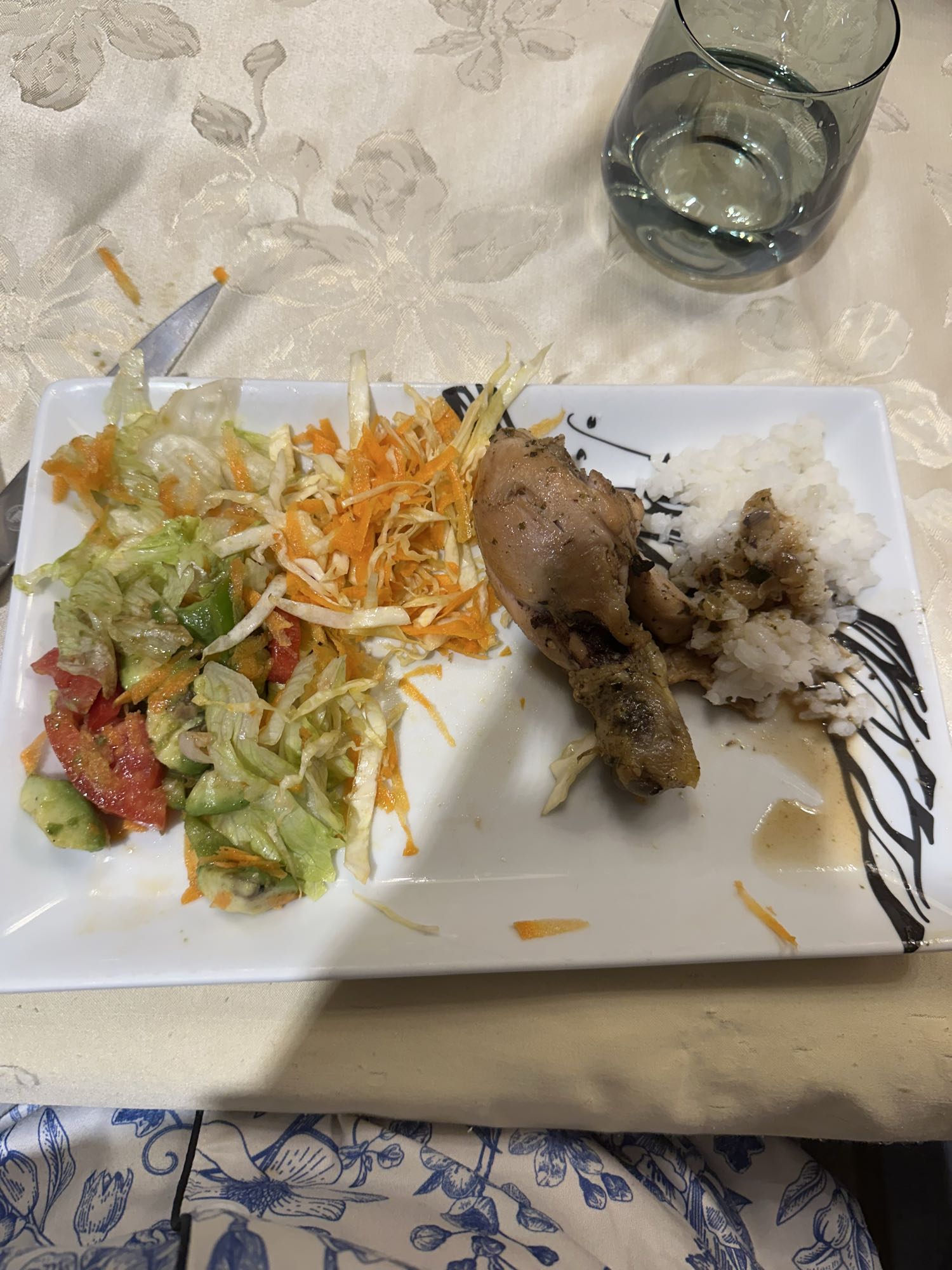 Pollo con arroz y ensalada