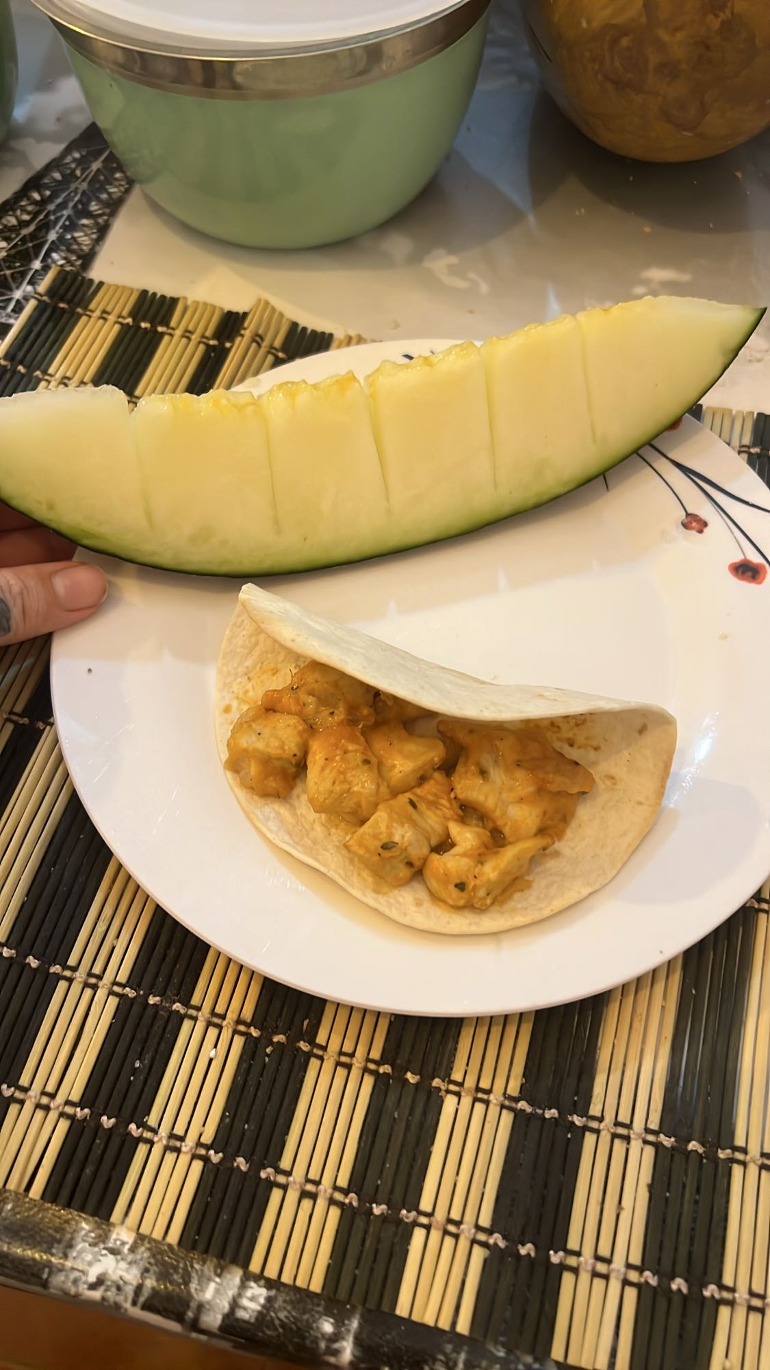 Taco de pollo y melón