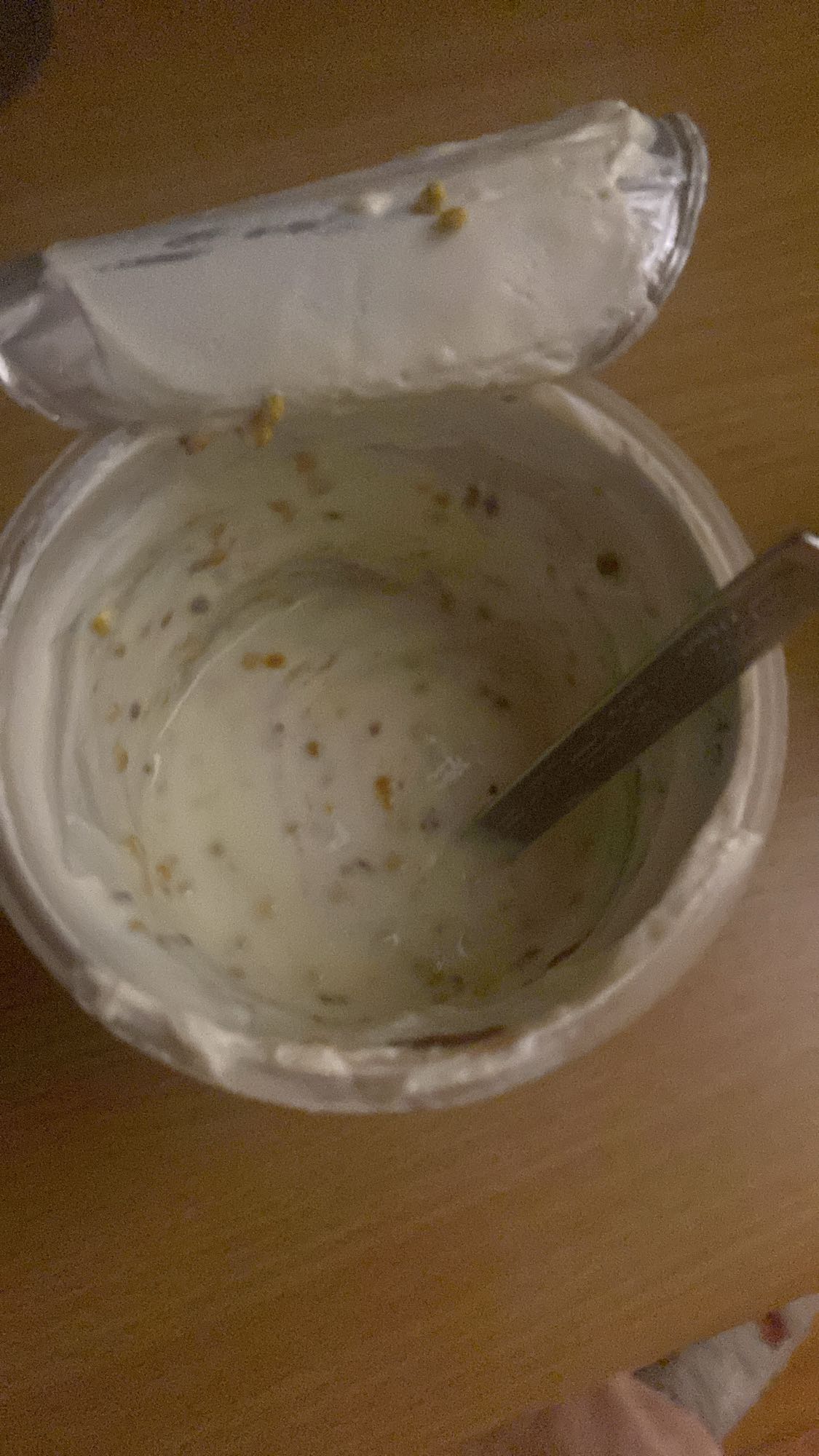 Jogurt z miodem i pyłkiem