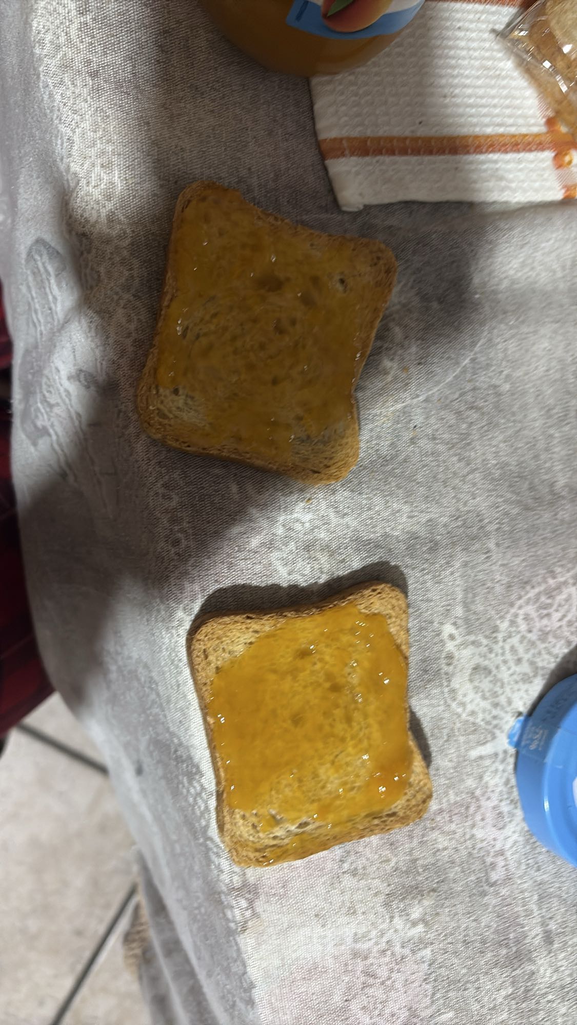 Tostadas con mermelada