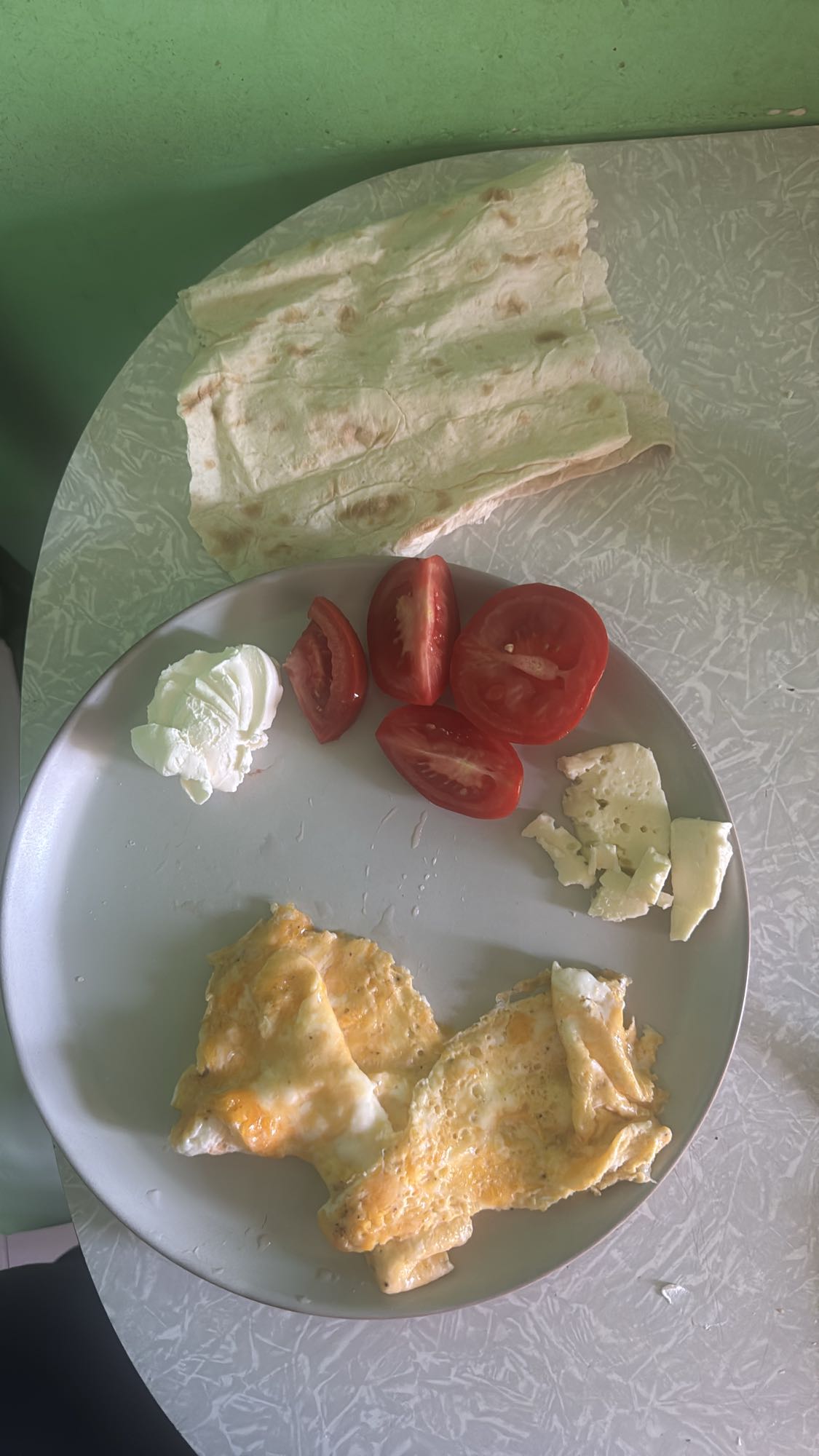 Նախաճաշ ձվով և լավաշով