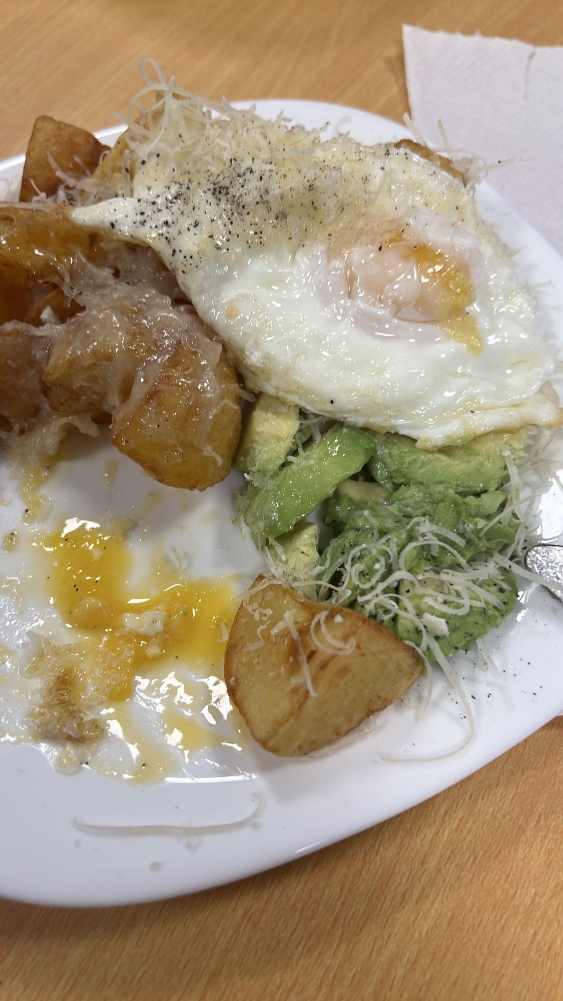 Ou prăjit cu avocado