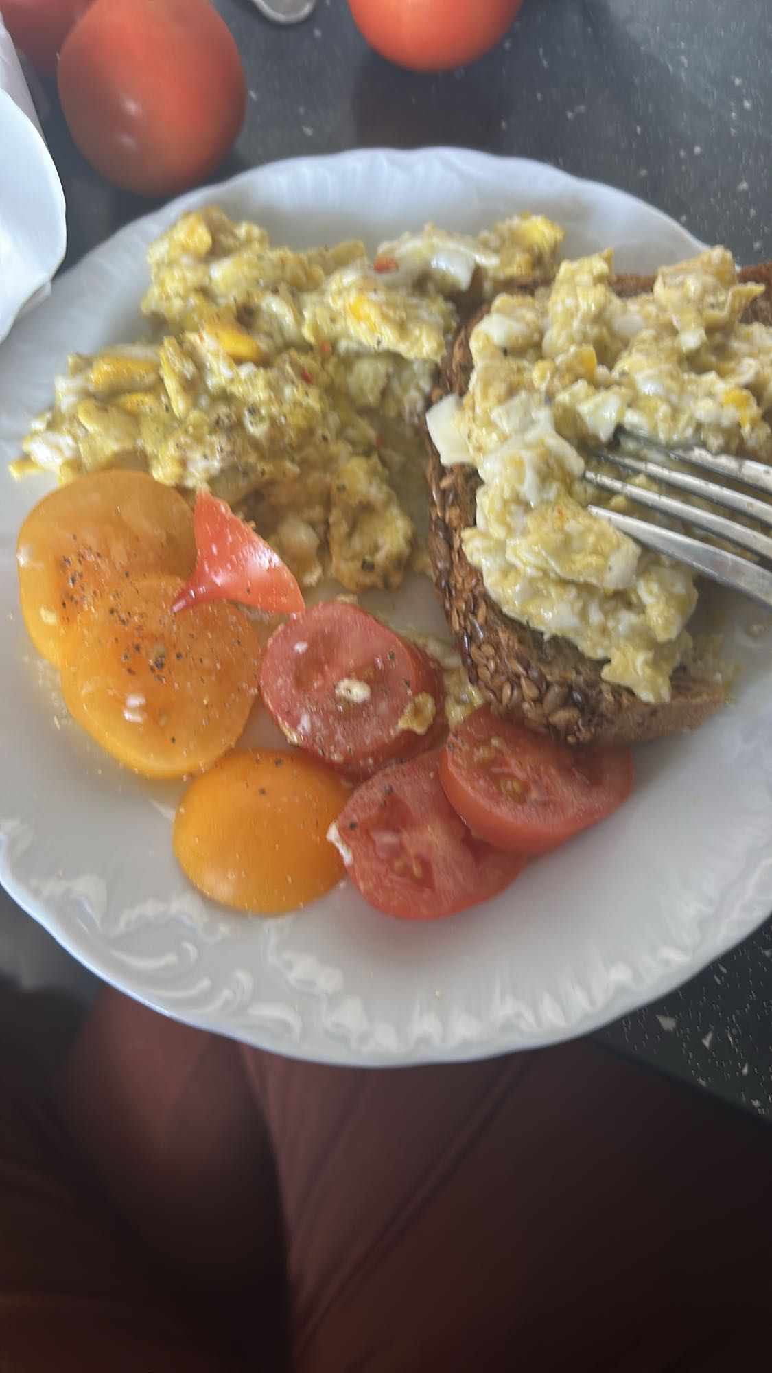 Jajecznica z pomidorami