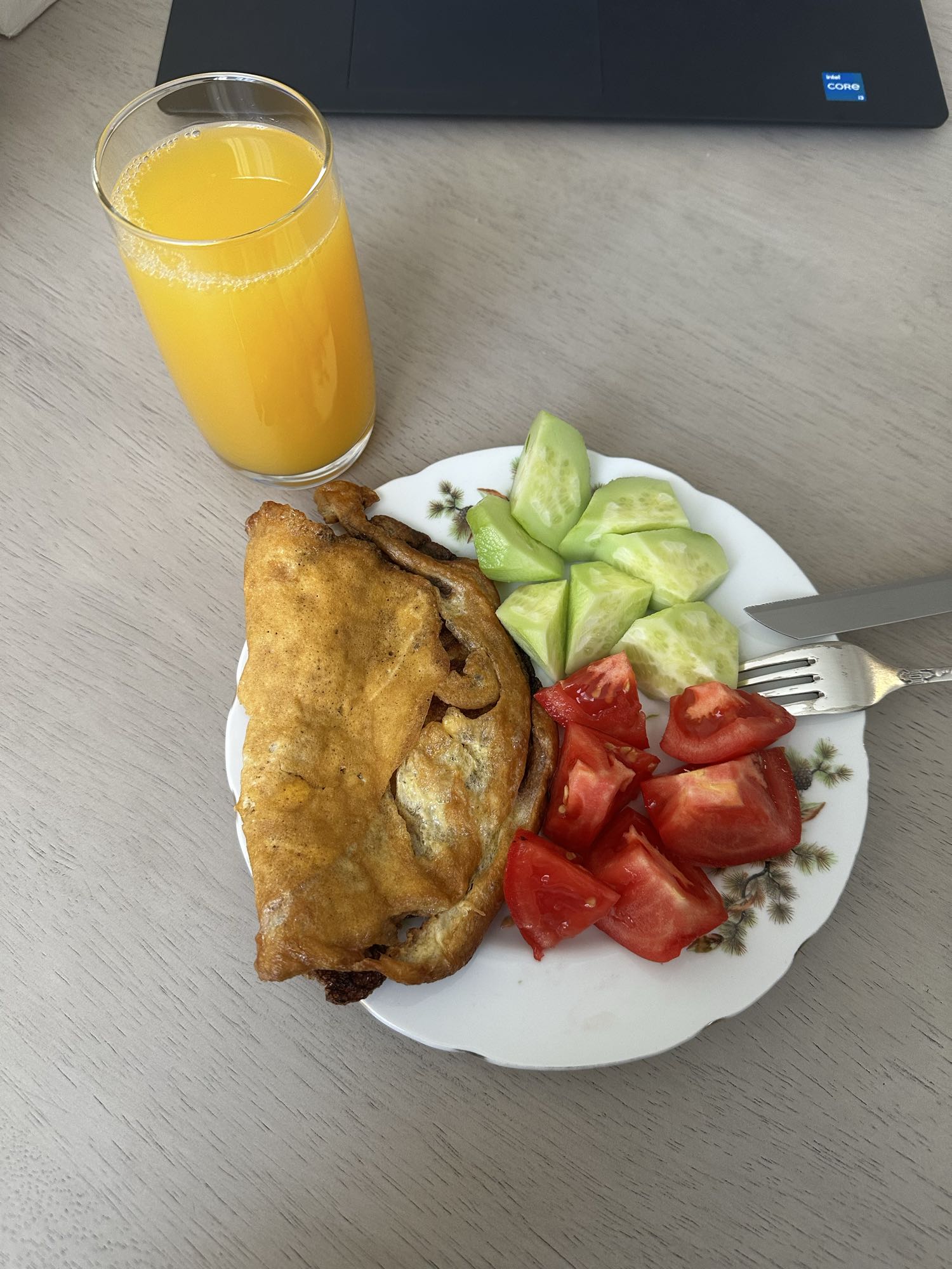 Омлет с овощами и сок