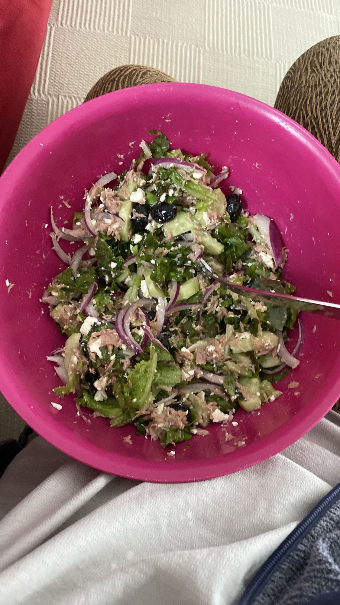 Salată cu ton și legume