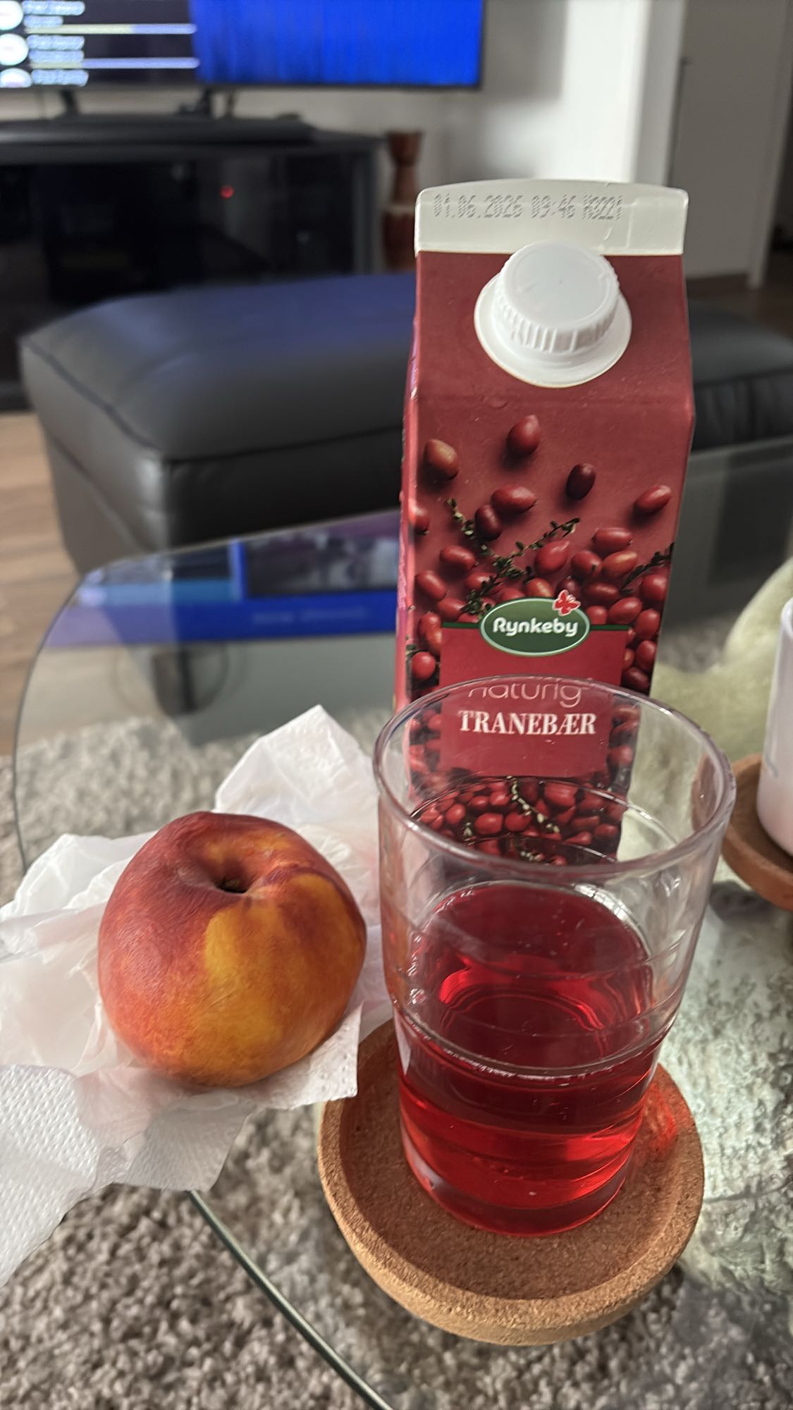 Fersken og tranebærjuice