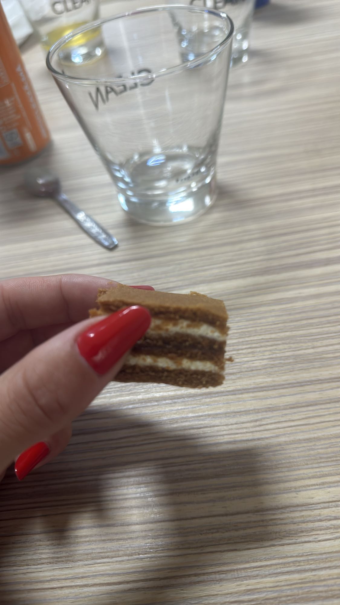 Bucată de prăjitură cu cremă