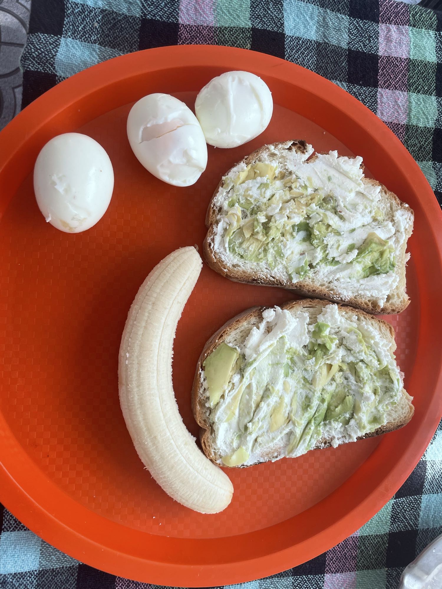 Avokadolu Yumurta Kahvaltı