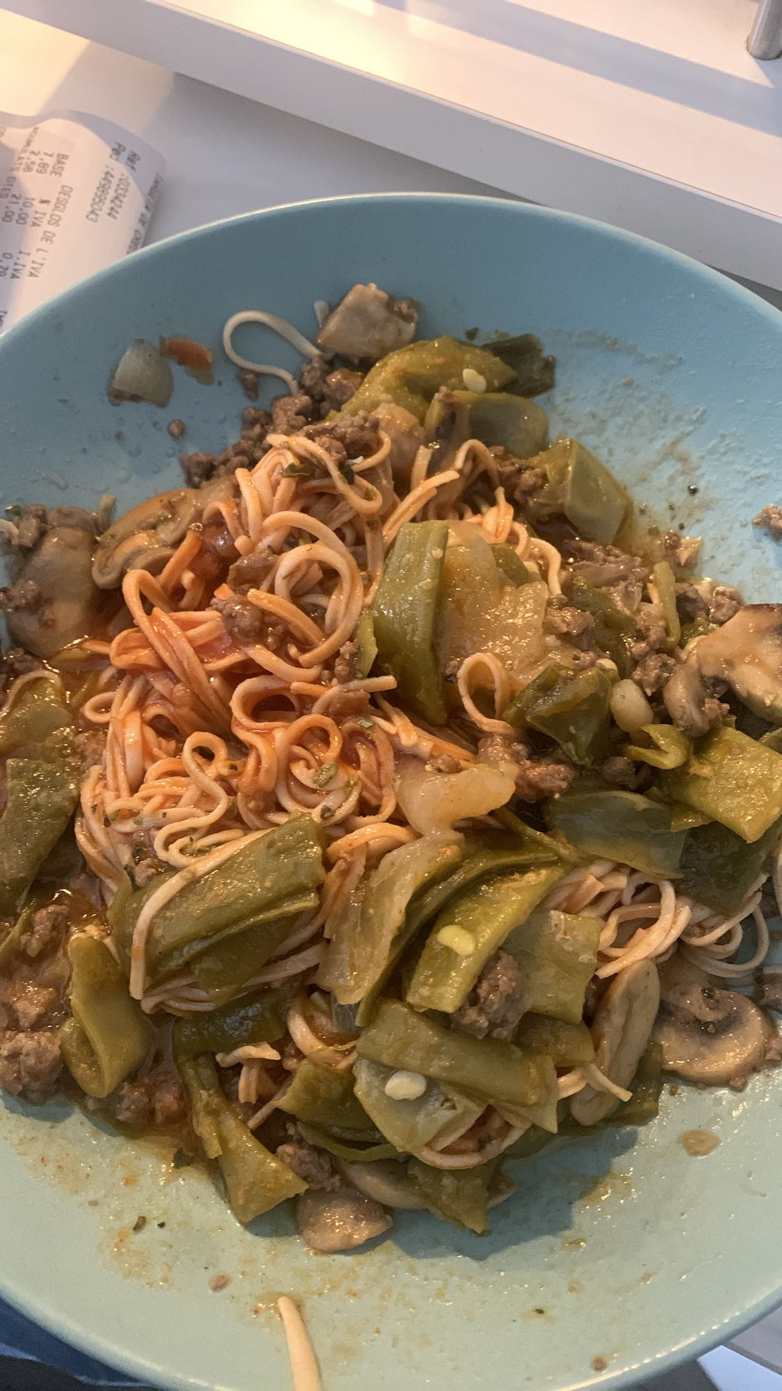 Pasta con carne y verduras