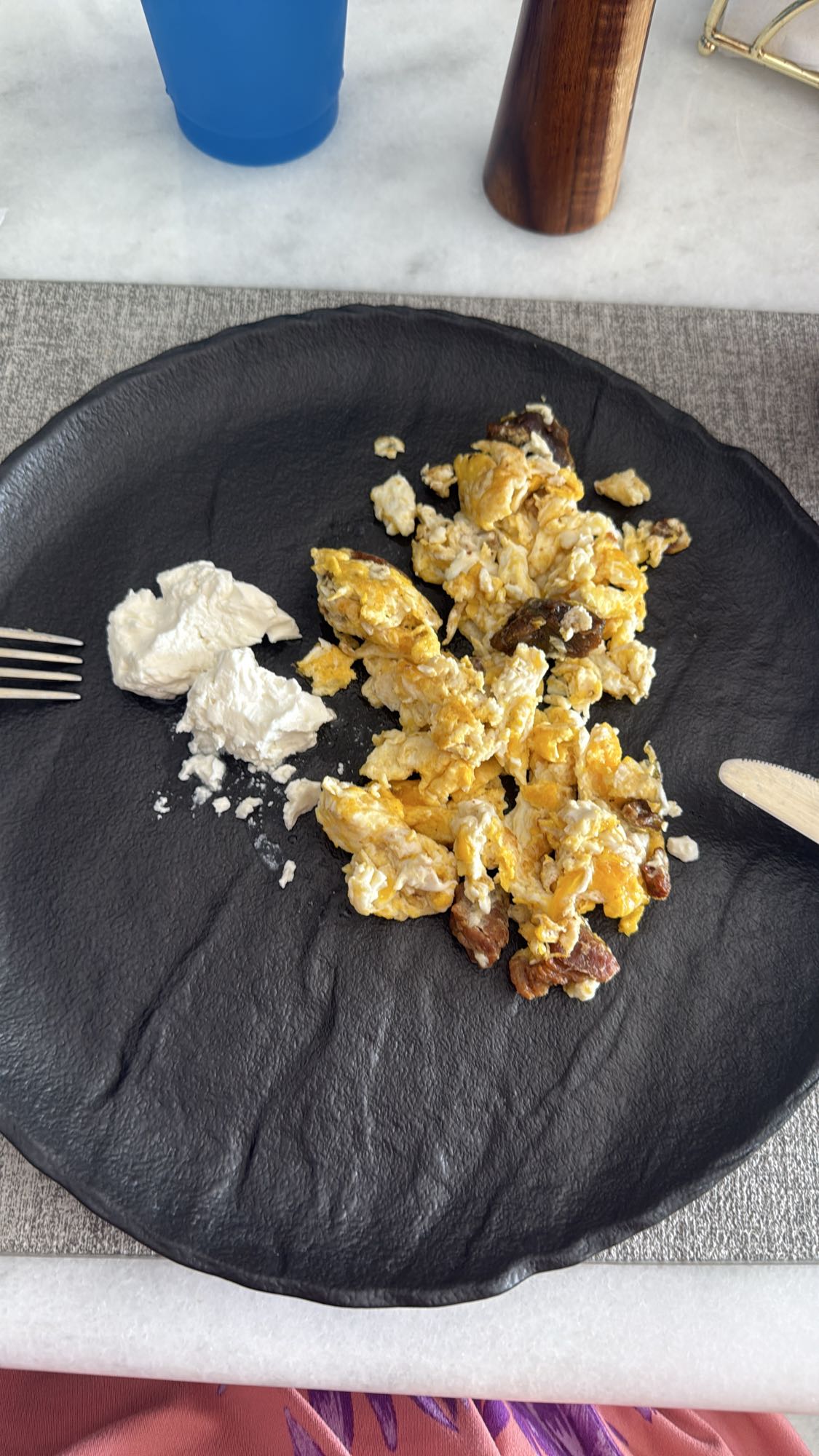 Huevos revueltos con queso