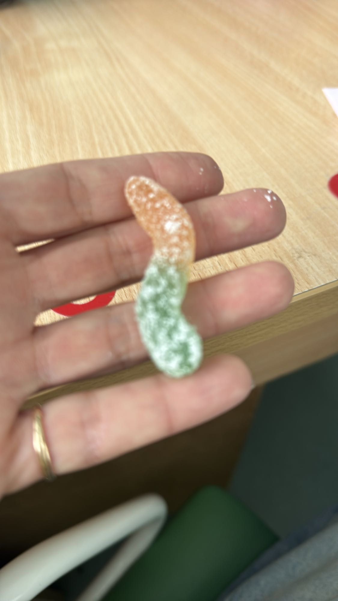 kwaśny żelek owocowy