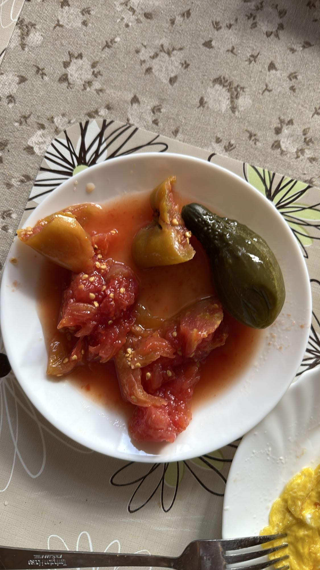 Roșii și castravete murat