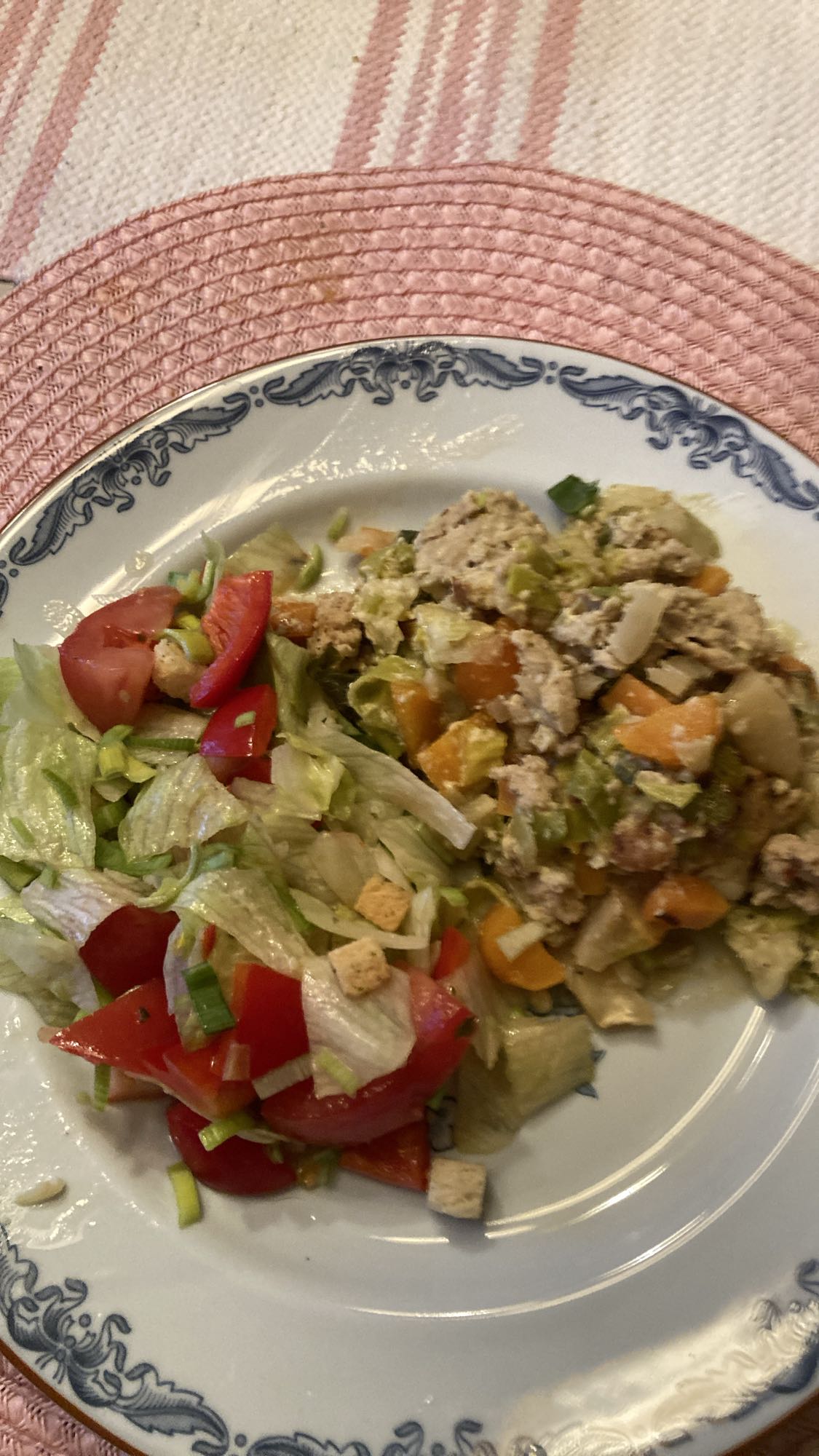 Köttfärsgratäng med sallad