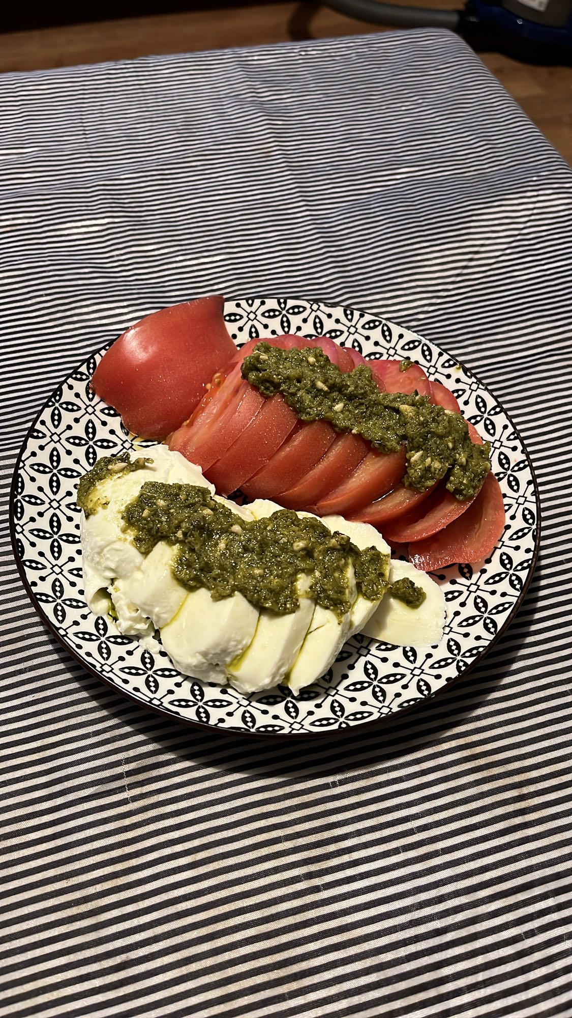 Капрезе с песто