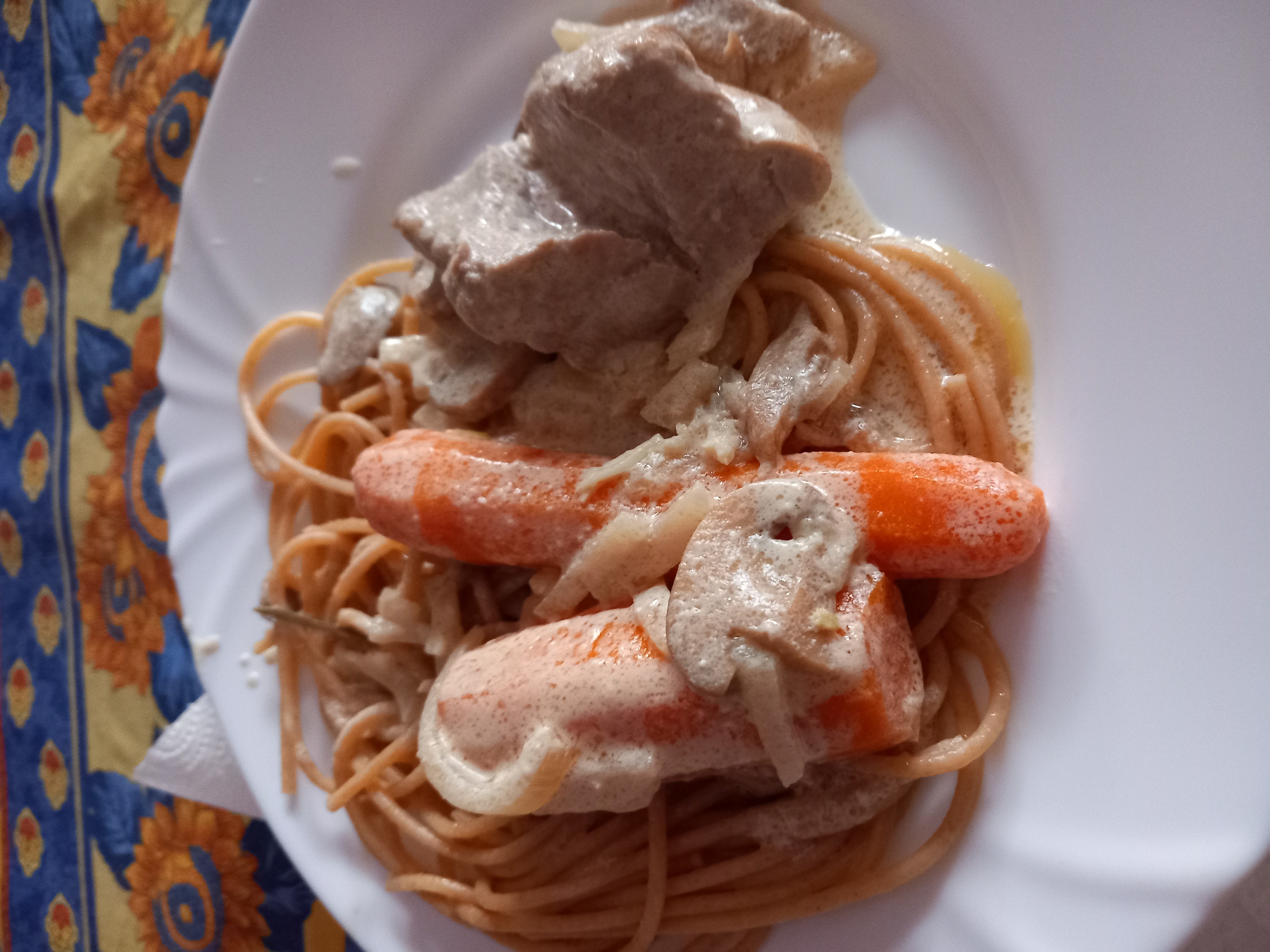 Pâtes à la viande et carottes