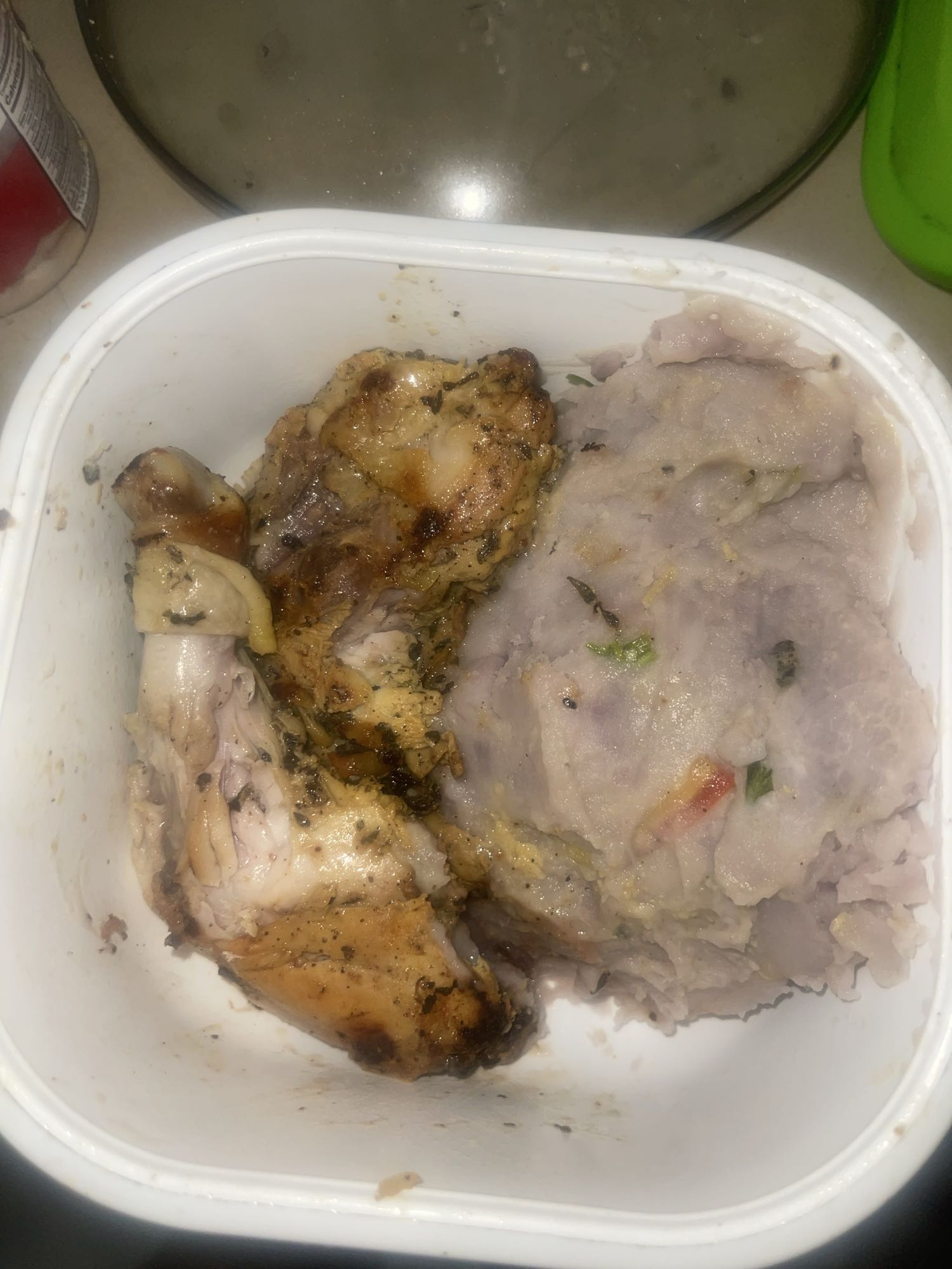 Pollo con puré de taro