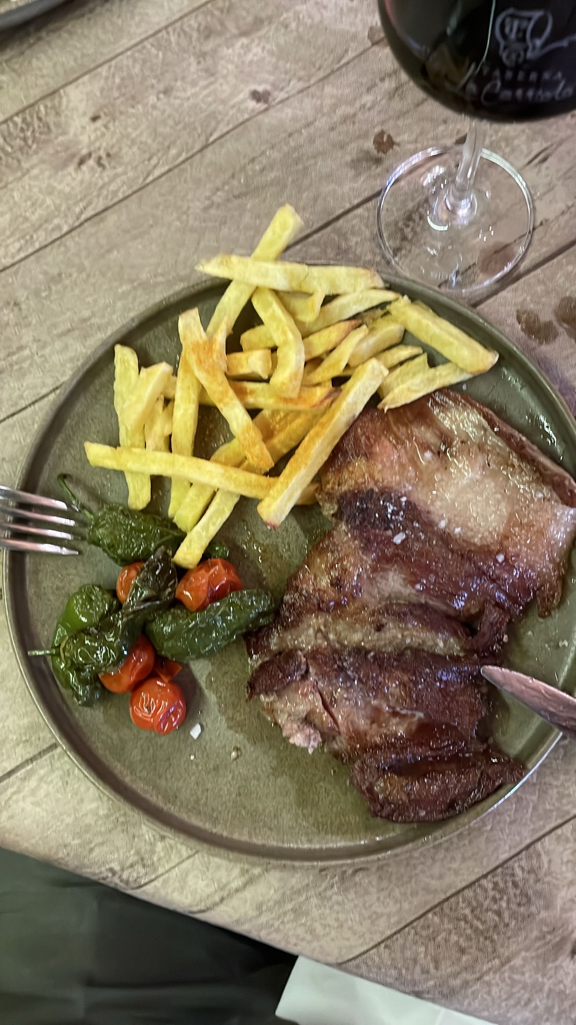 Biff med pommes och grönsaker