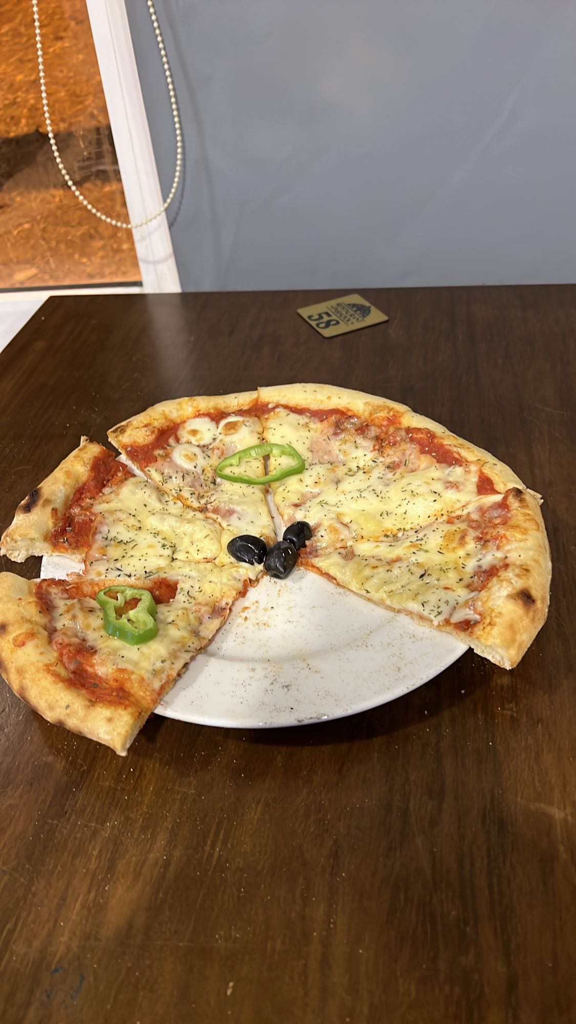 Pizza fromage et légumes