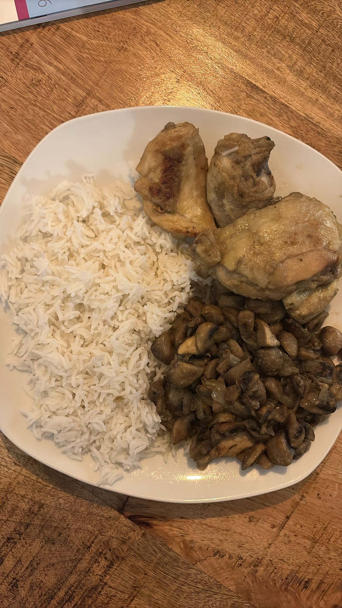 Kip met rijst en champignons