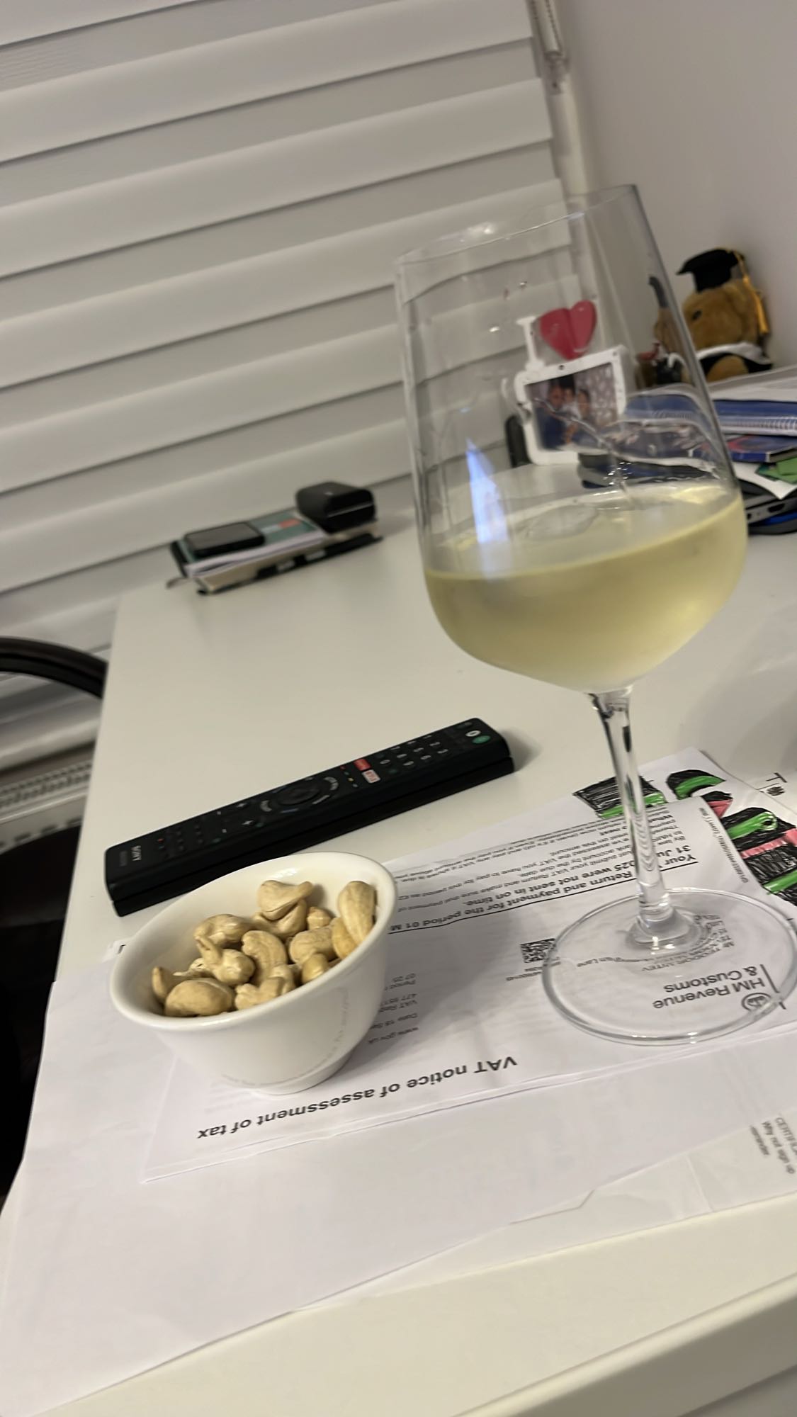 White wine and cashews
