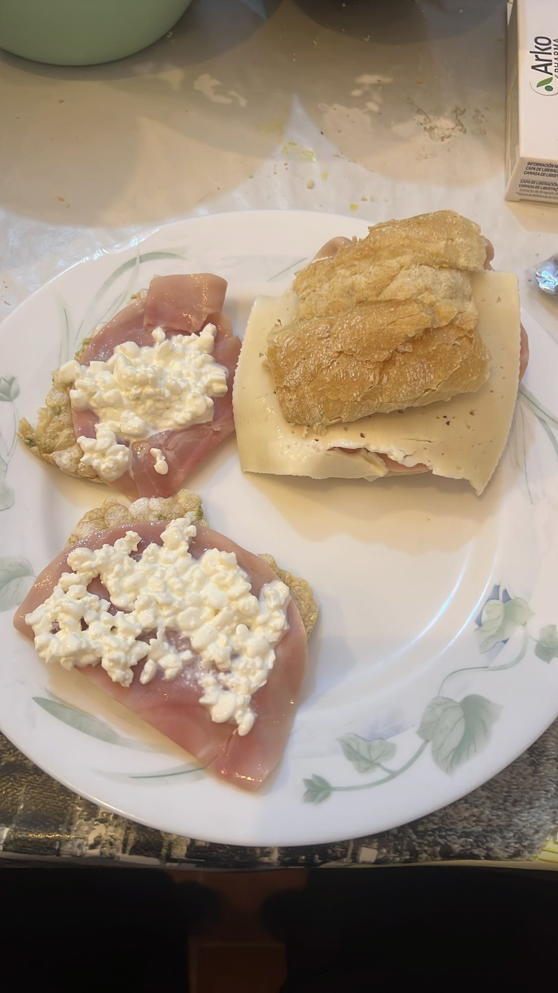 Mini pan con jamón de pavo y tostadas de legumbres