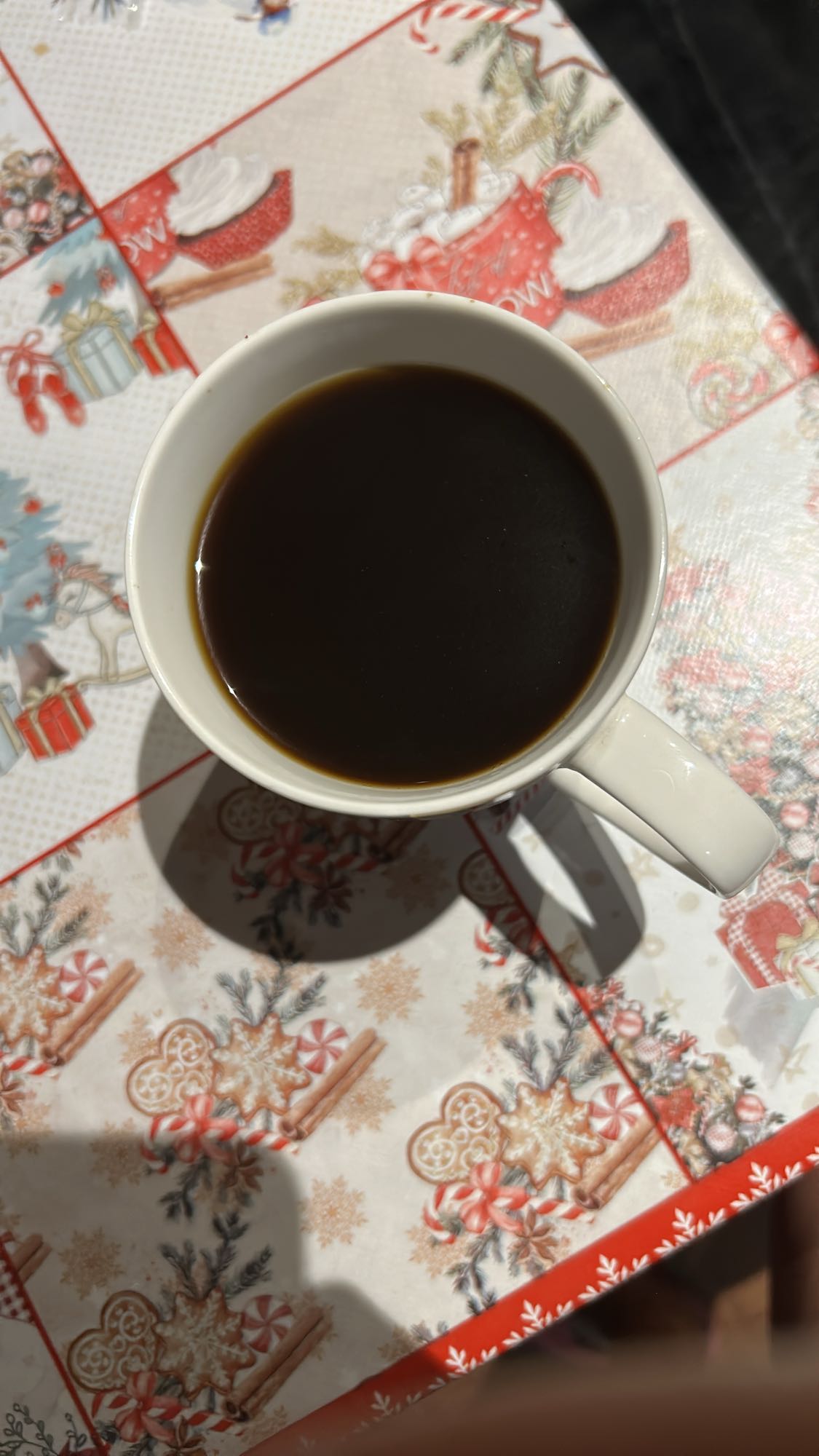 Cafea neagră simplă cu scorțișoară