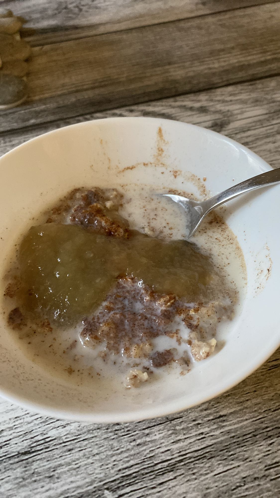 Havregrynsgröt med äppelmos