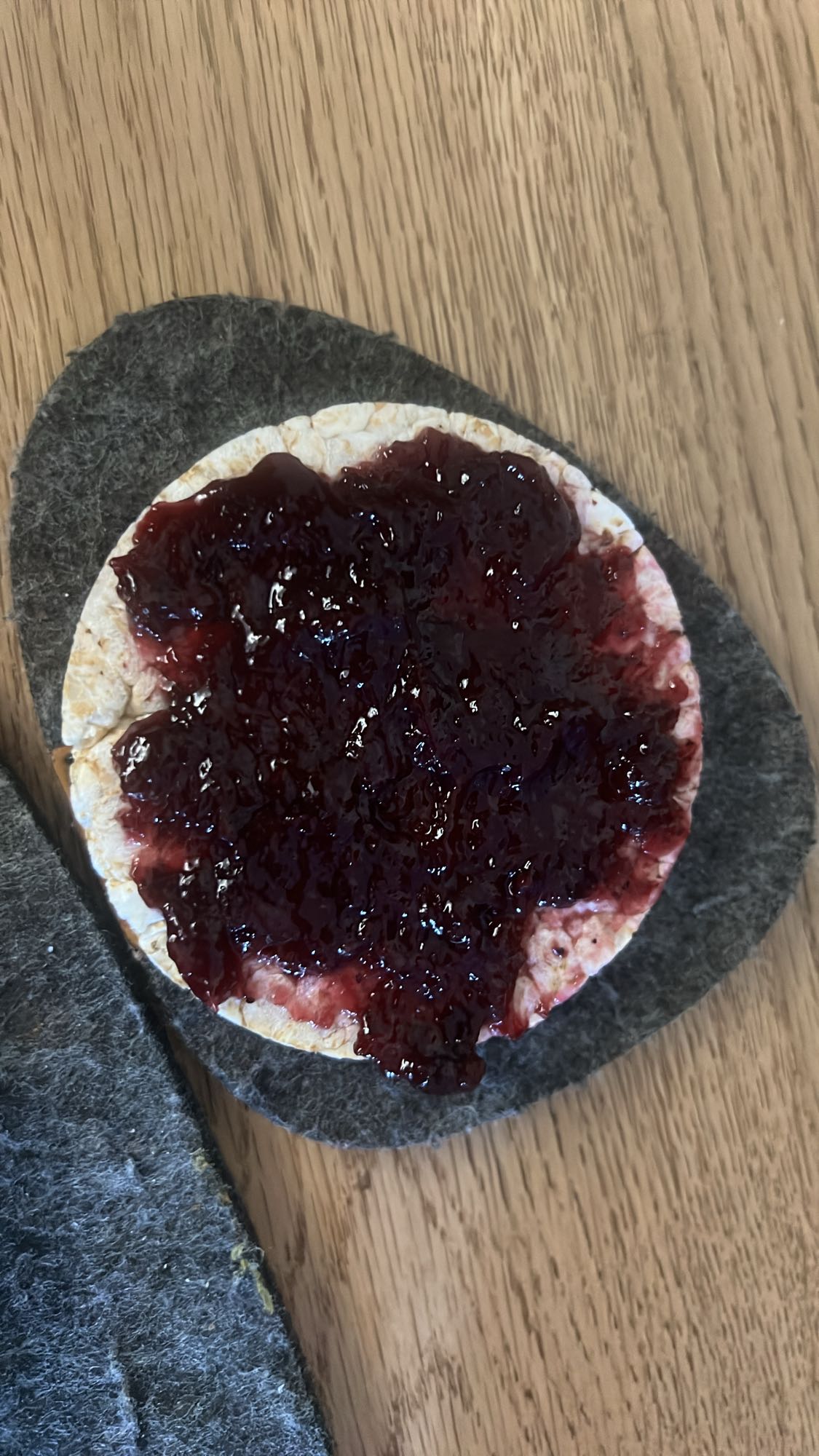 Reiswaffel mit Marmelade