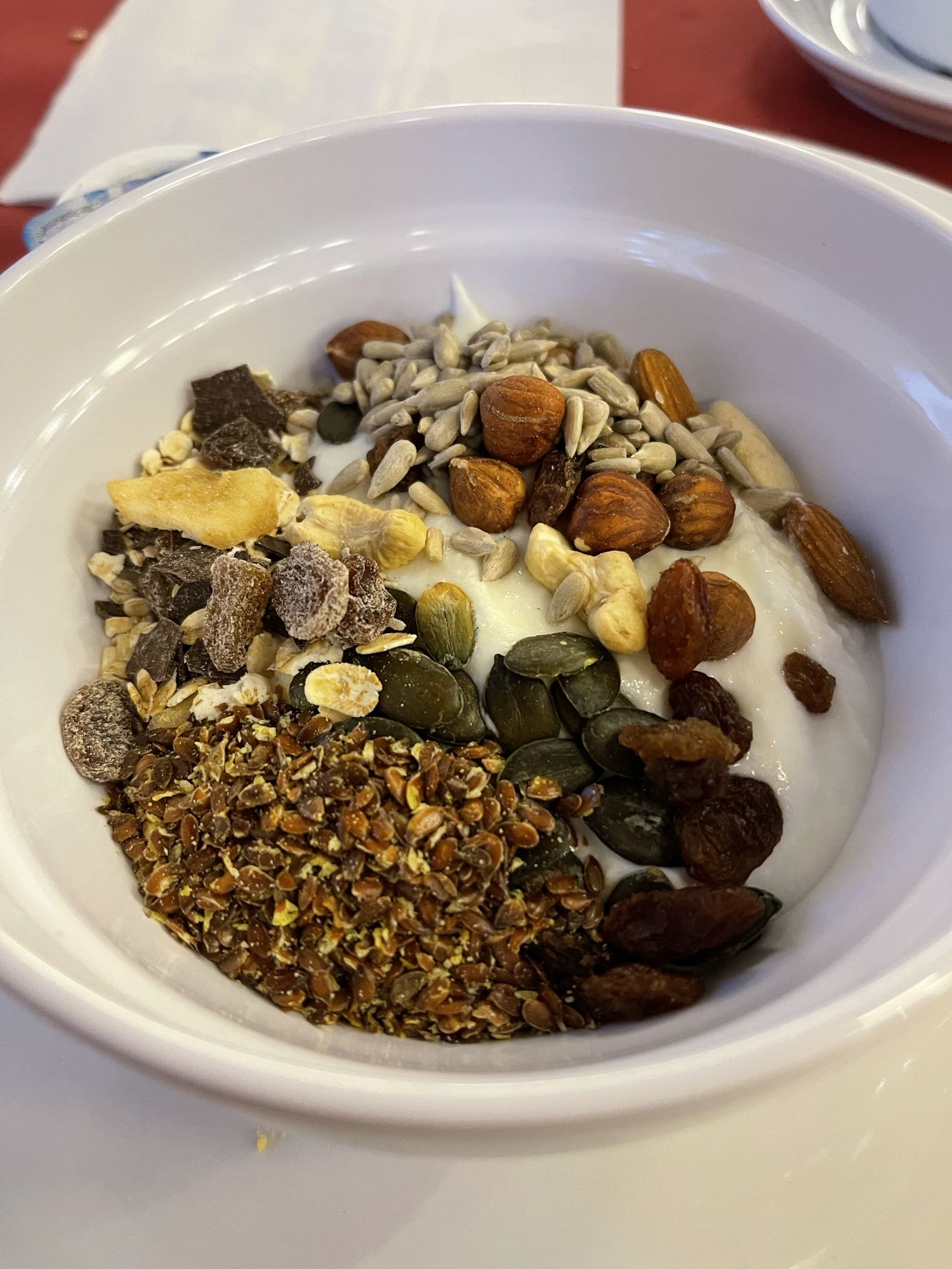 Joghurt mit Nüssen & Samen