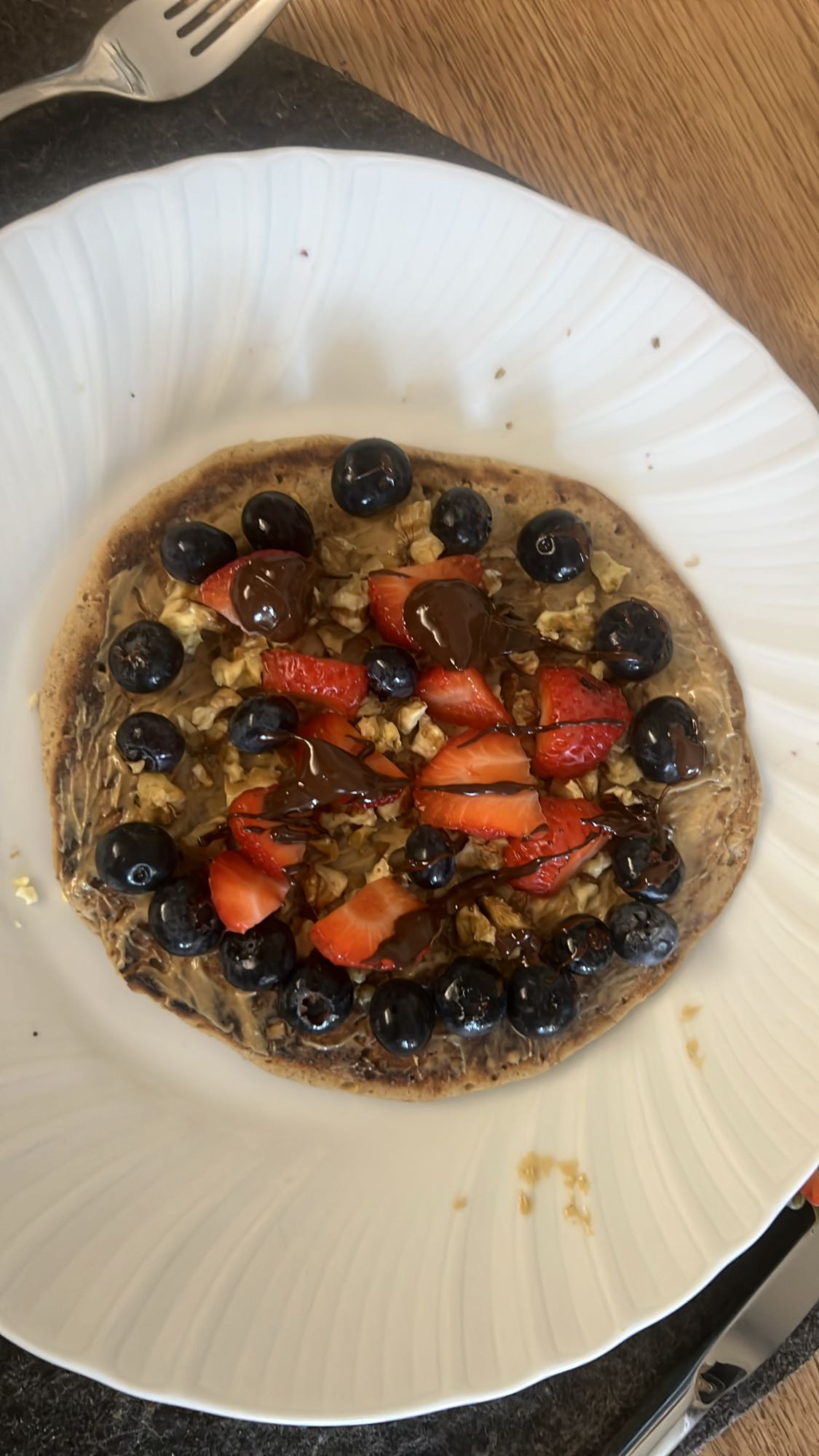 Fruchtiger Nuss-Pfannkuchen