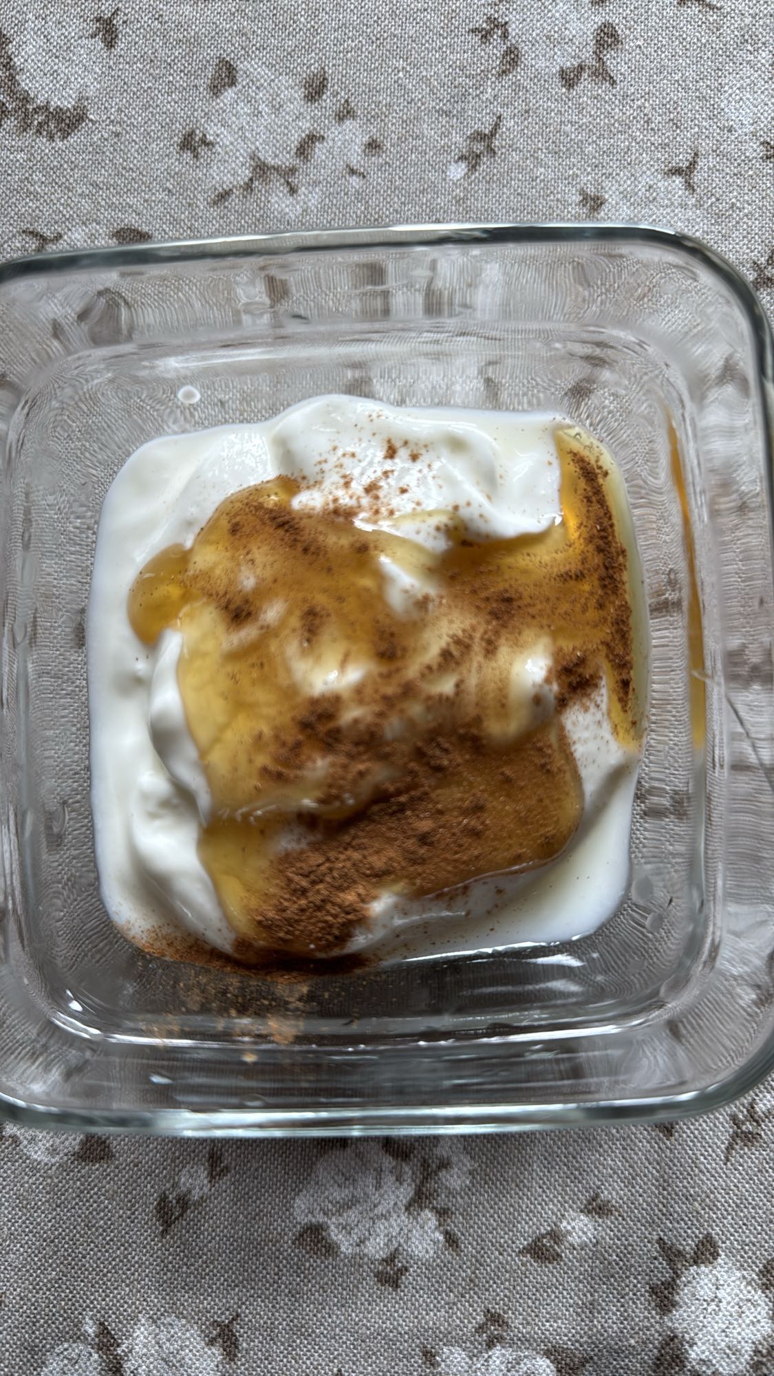 Iaurt cu miere și scorțișoară