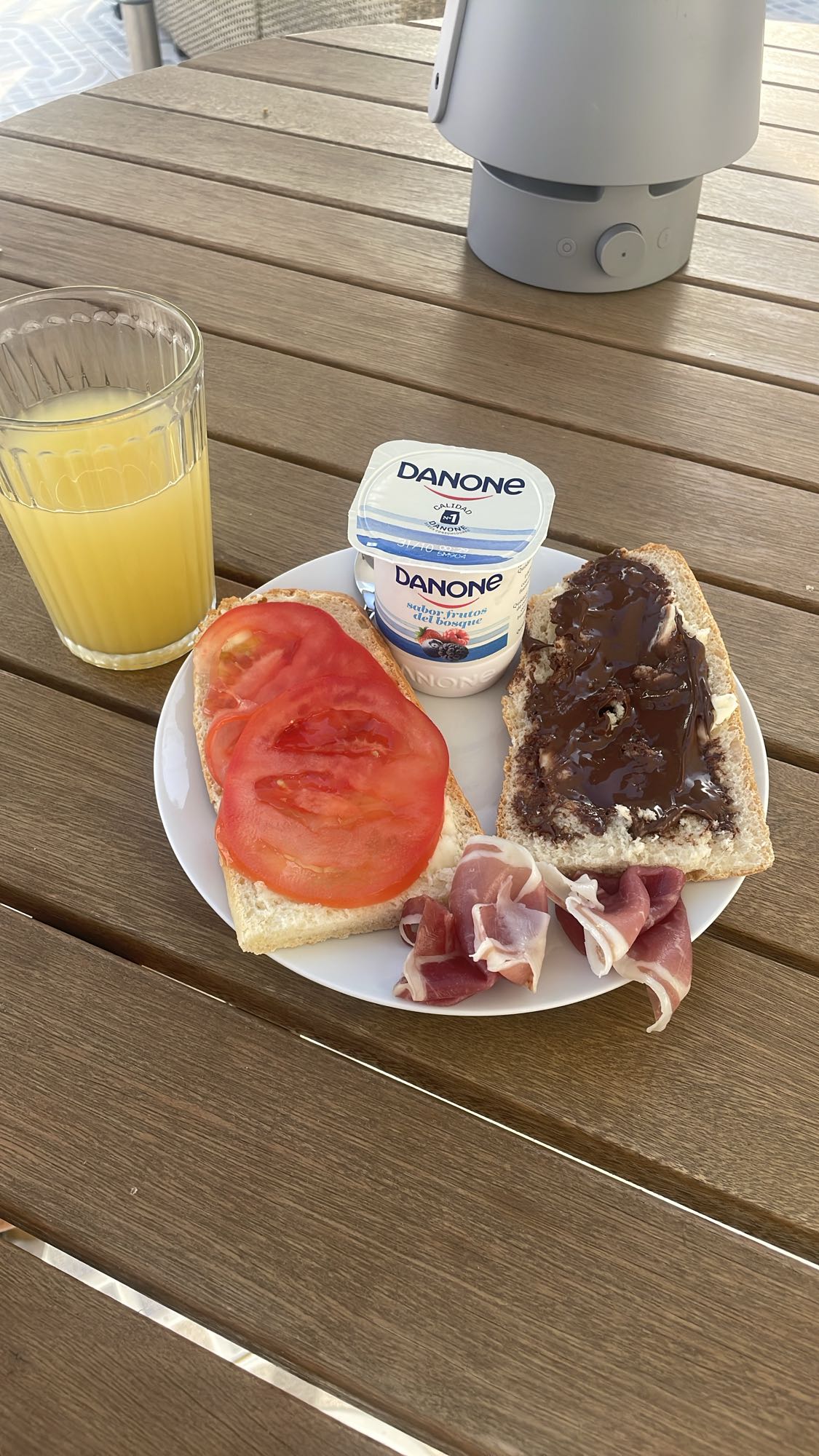 Frukost med yoghurt & mackor