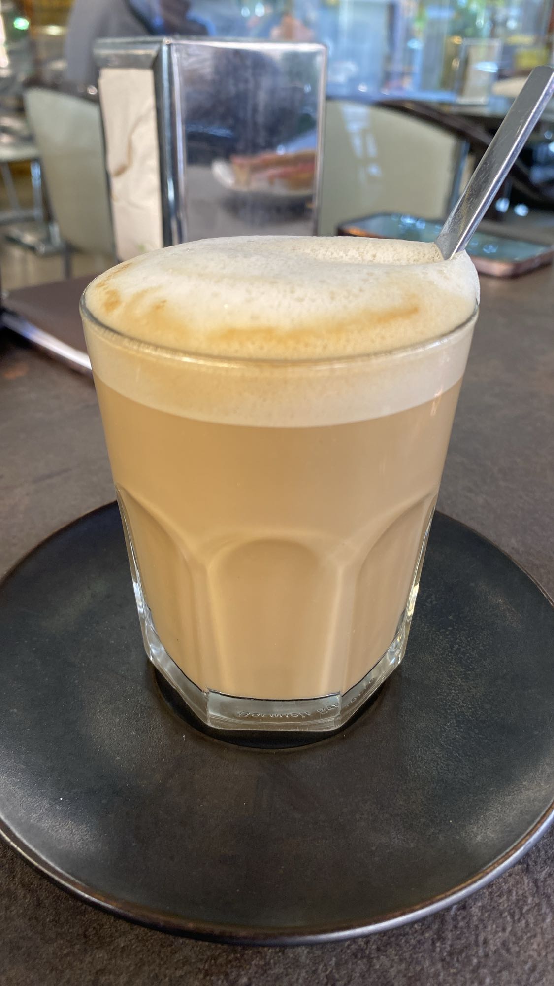 café con leche de avena y 2 gramos de azúcar