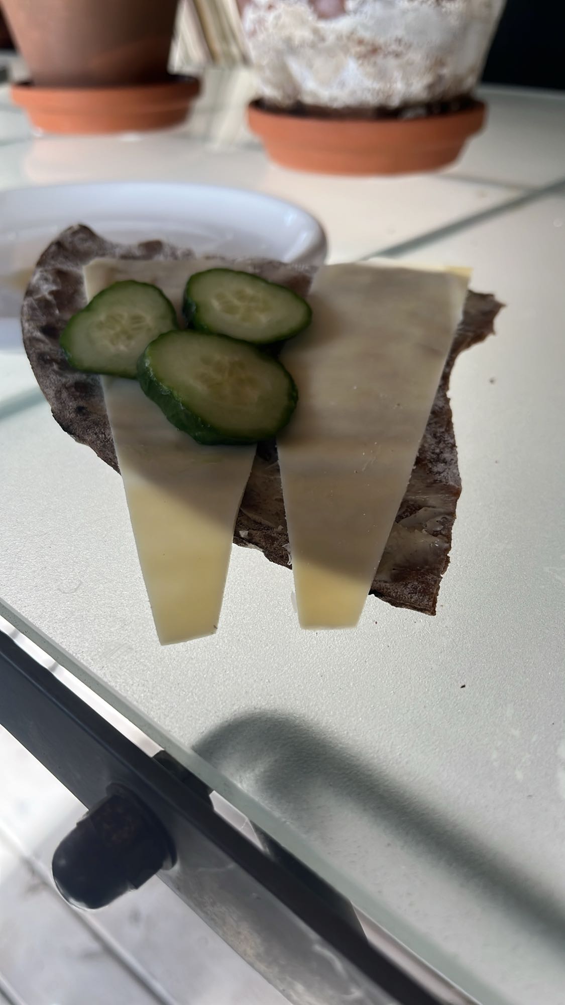 Knäckebröd med ost & gurka