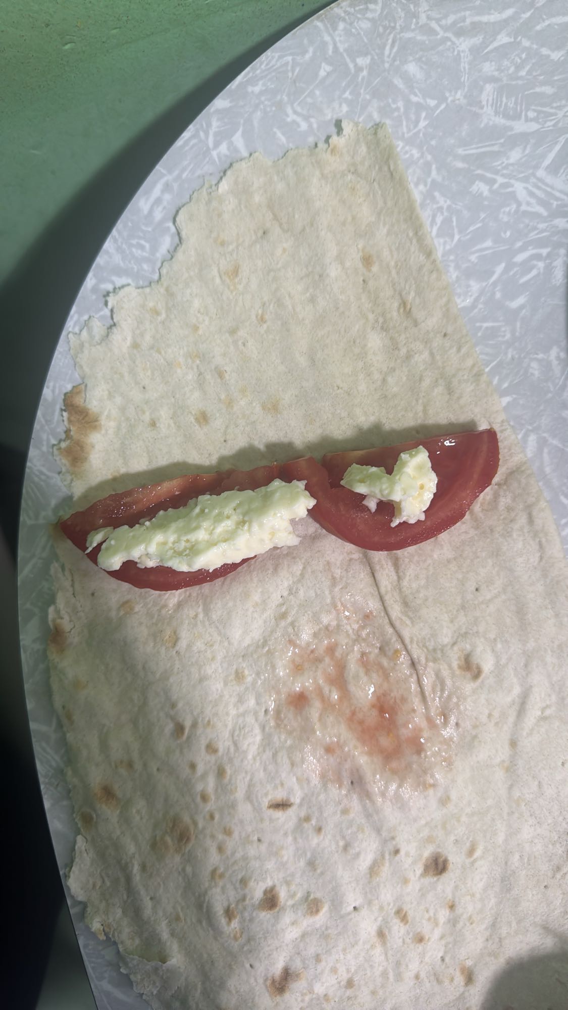 Հաց պանրով և լոլիկով