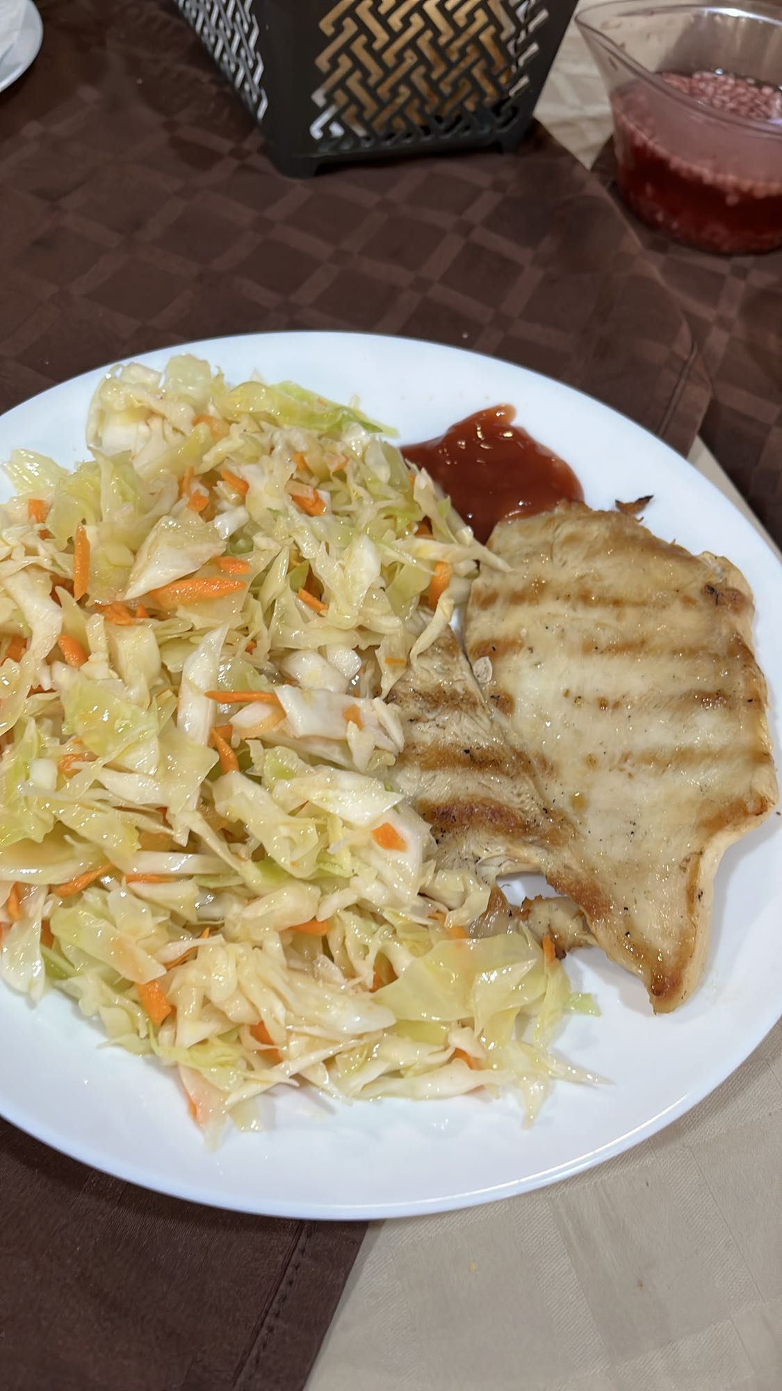 Пилешко с прясна салата