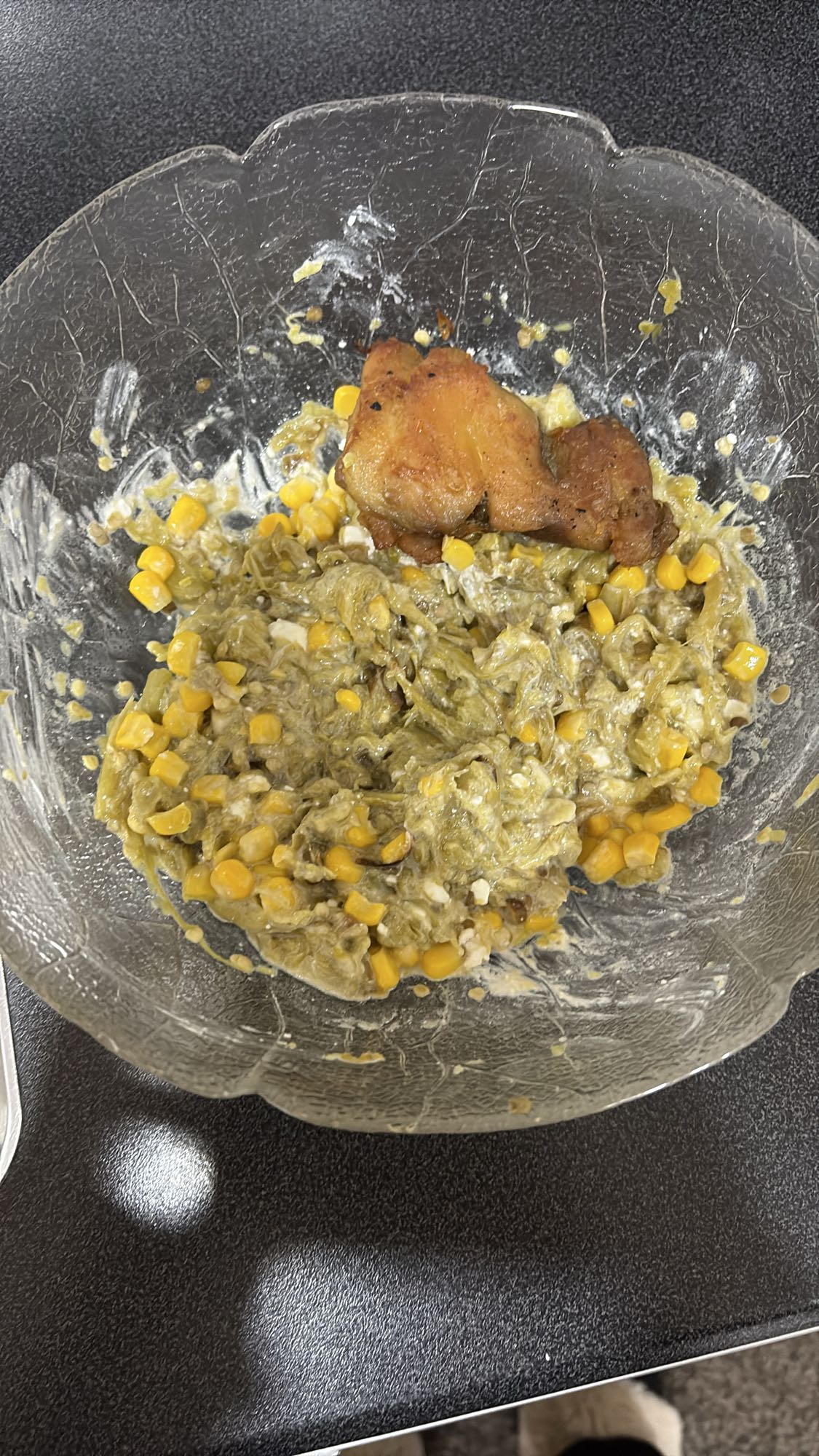 Kylling med mais og avokado