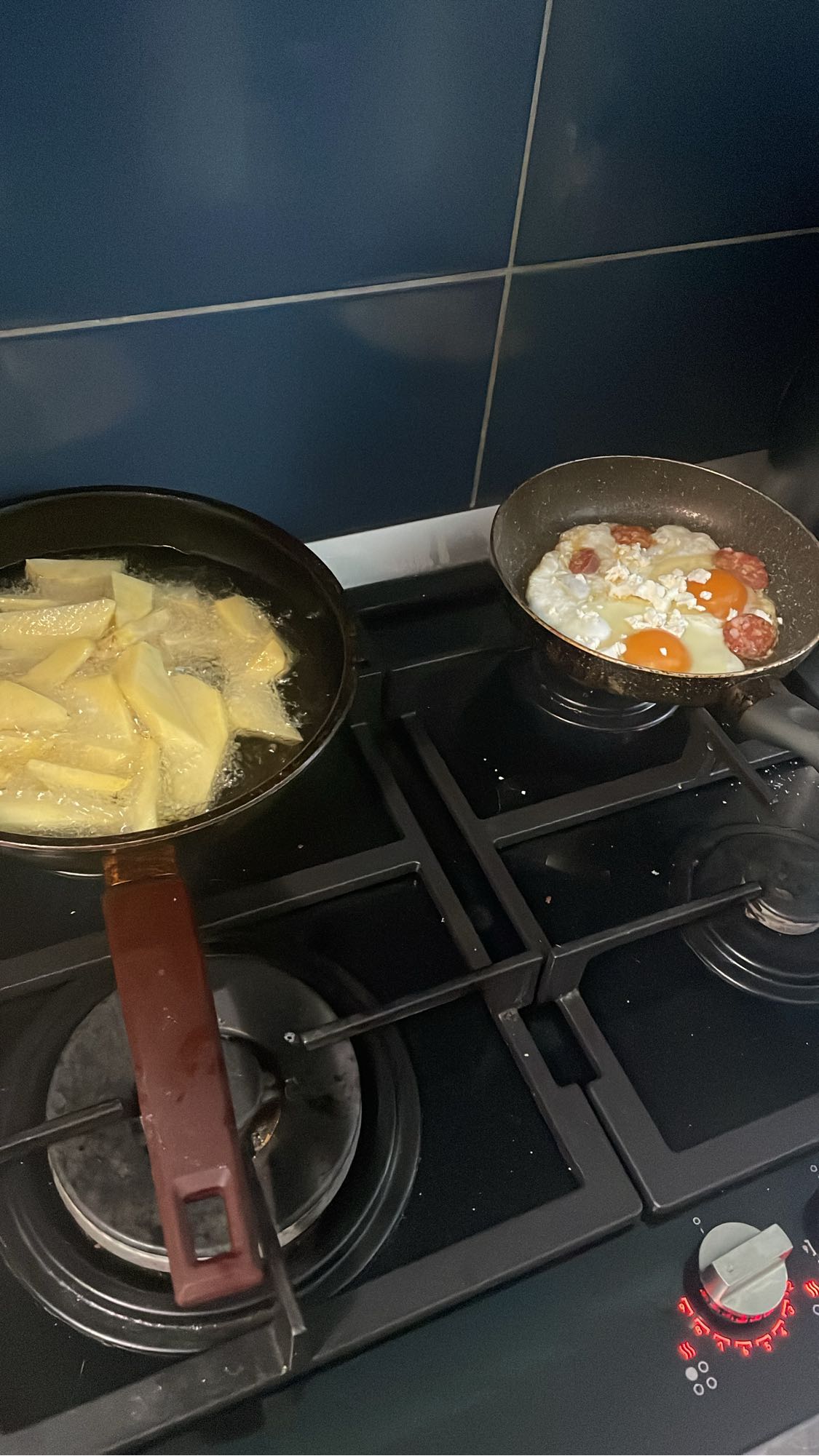 Cartofi prăjiți cu ouă