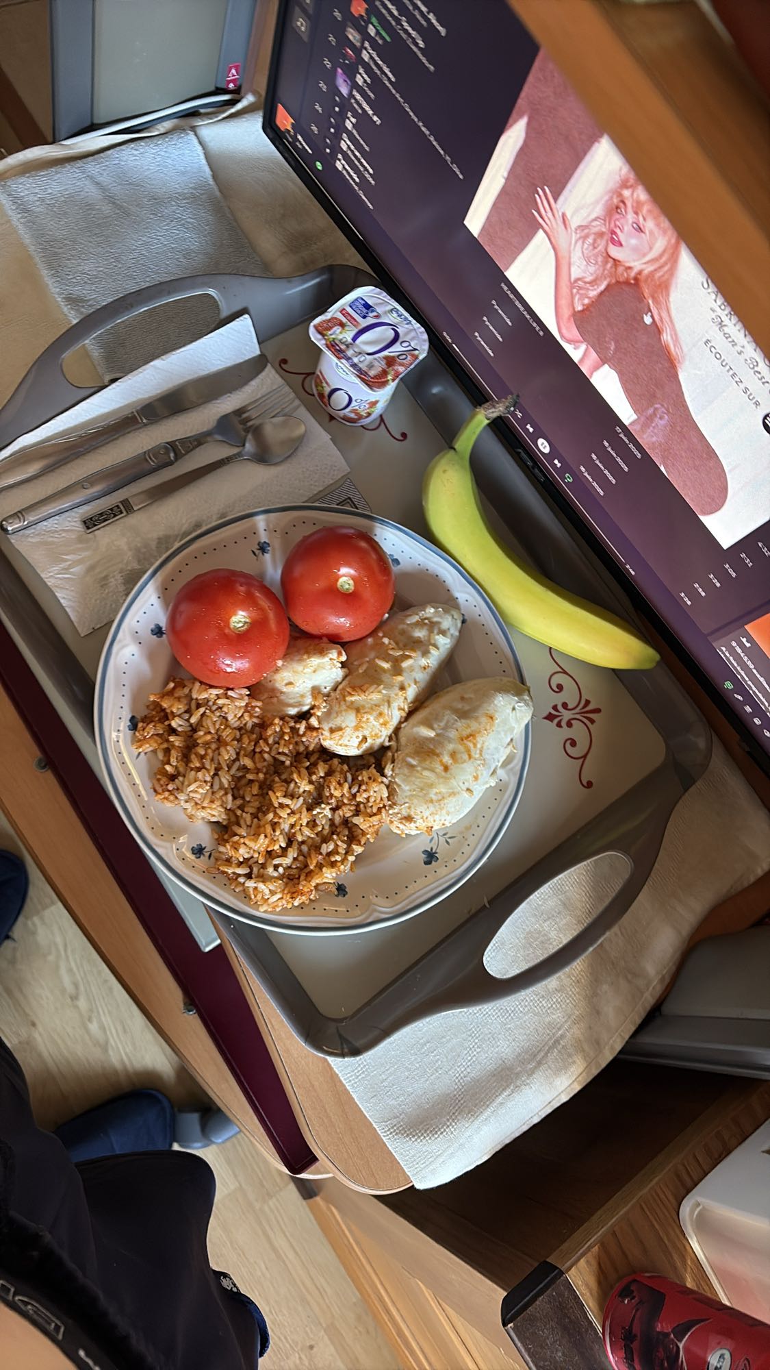 Poulet, riz et fruits