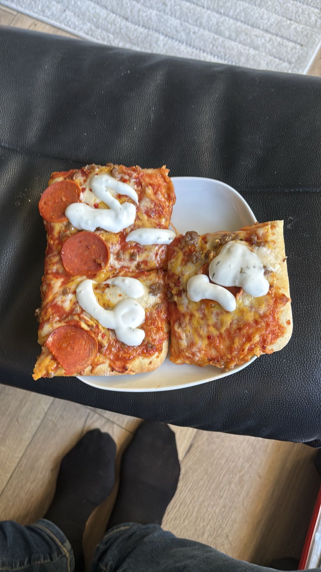 Pepperonipizza med dressing