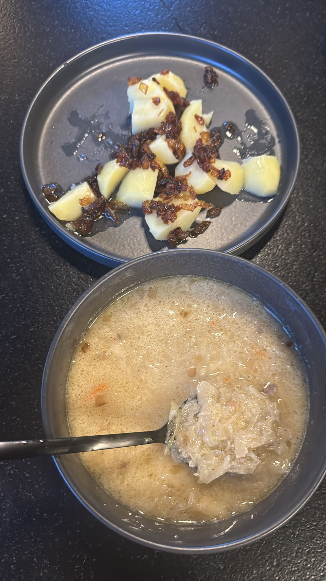 Zupa kapuśniak i ziemniaki