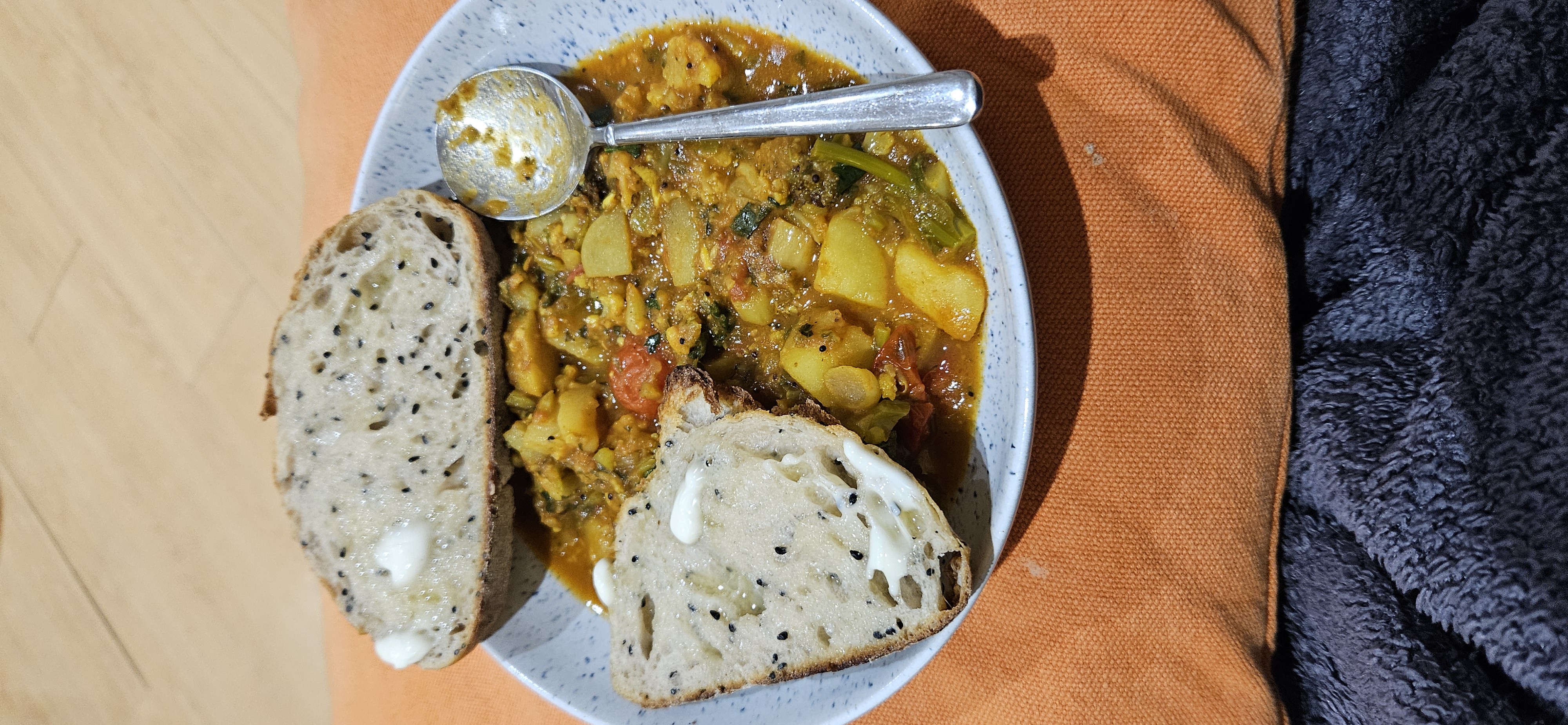 Veg curry with bread