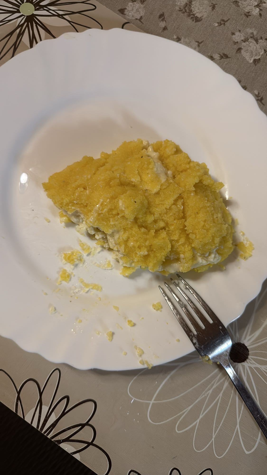 Mămăligă cu brânză și smântână