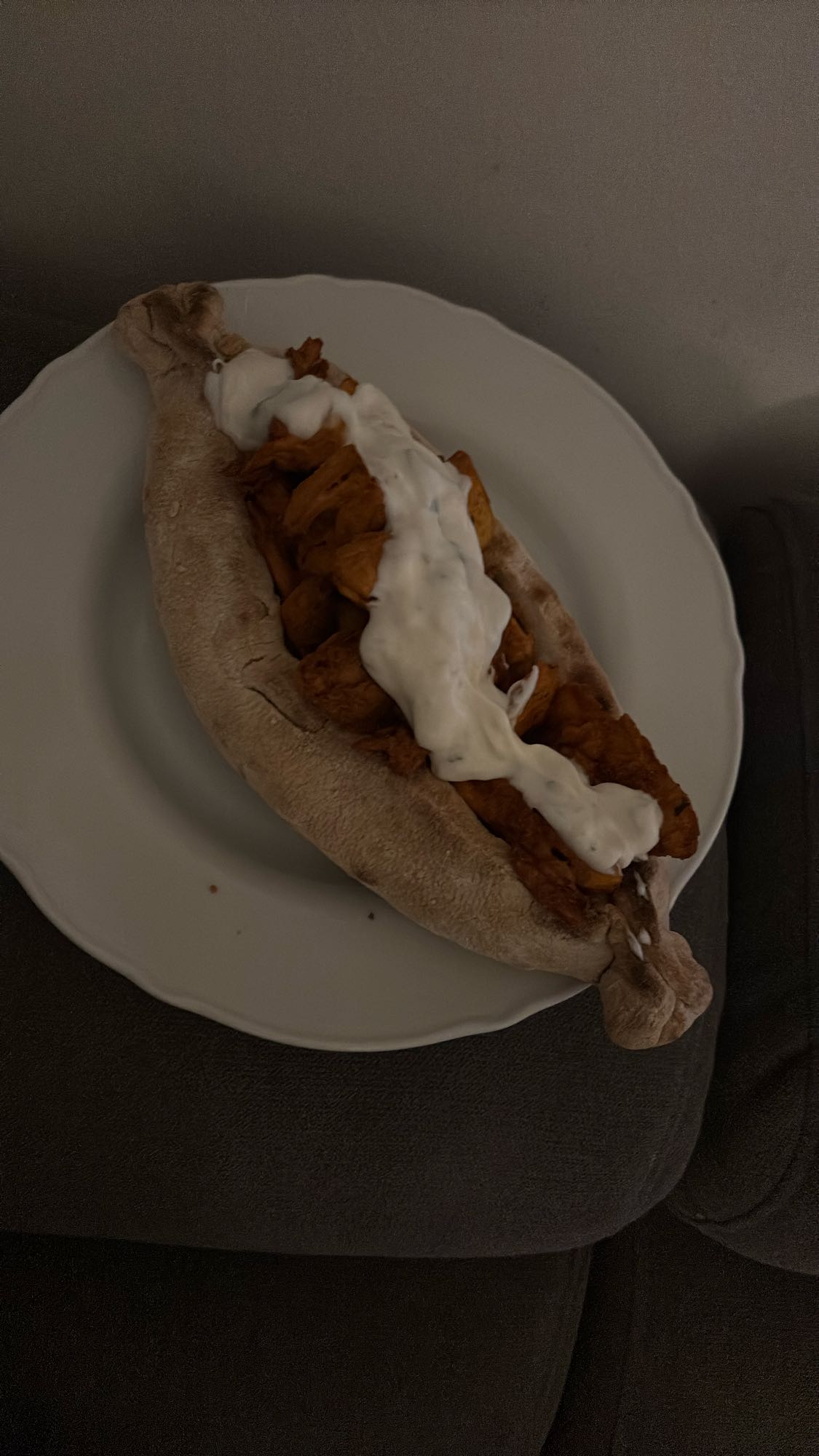 Tavuklu pide yoğurtlu